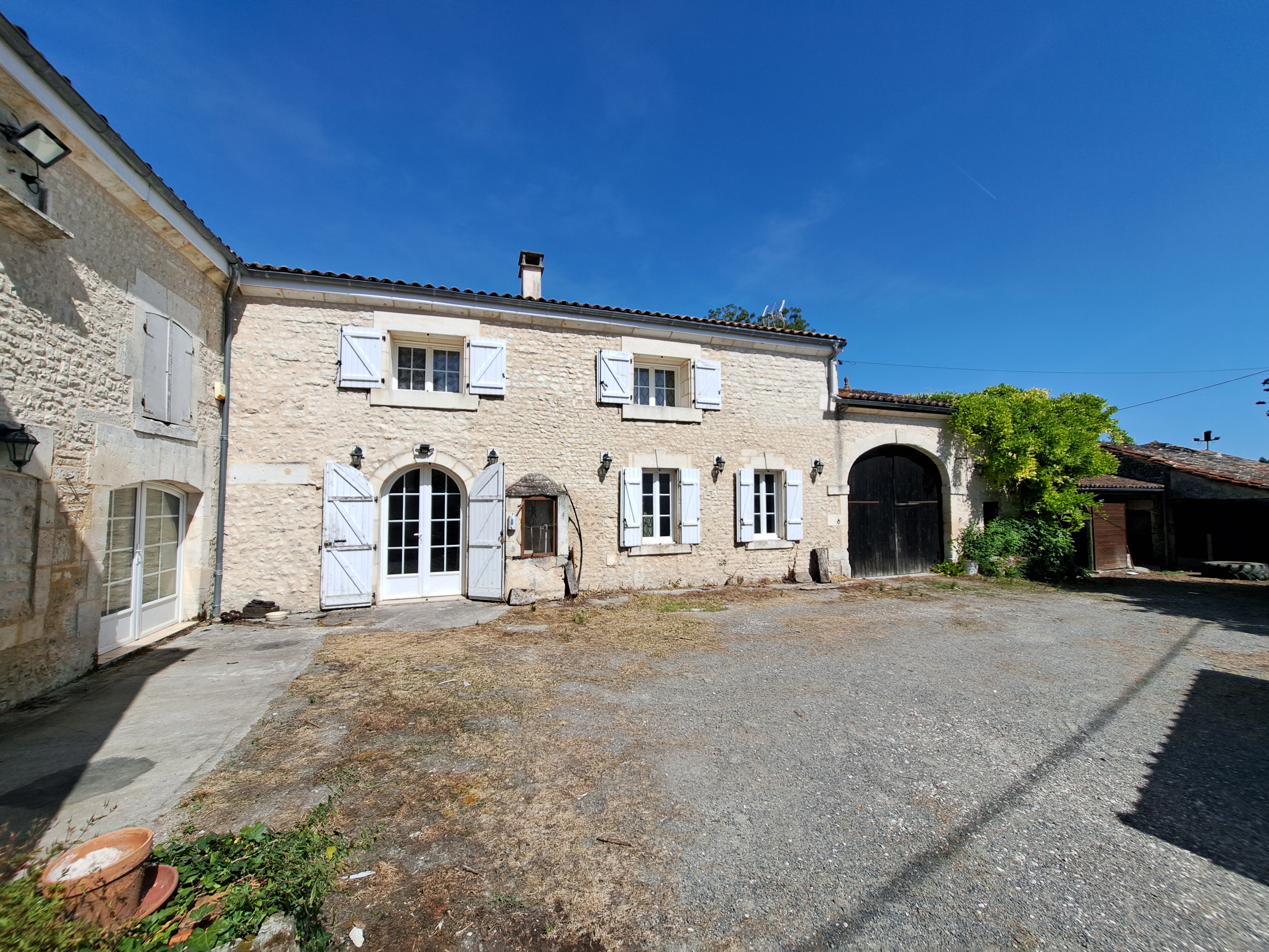 Photo 16 - Maison Charentaise avec dépendances attenantes, puits et jardin – 209 m² – 7 pièces – 2426 m²