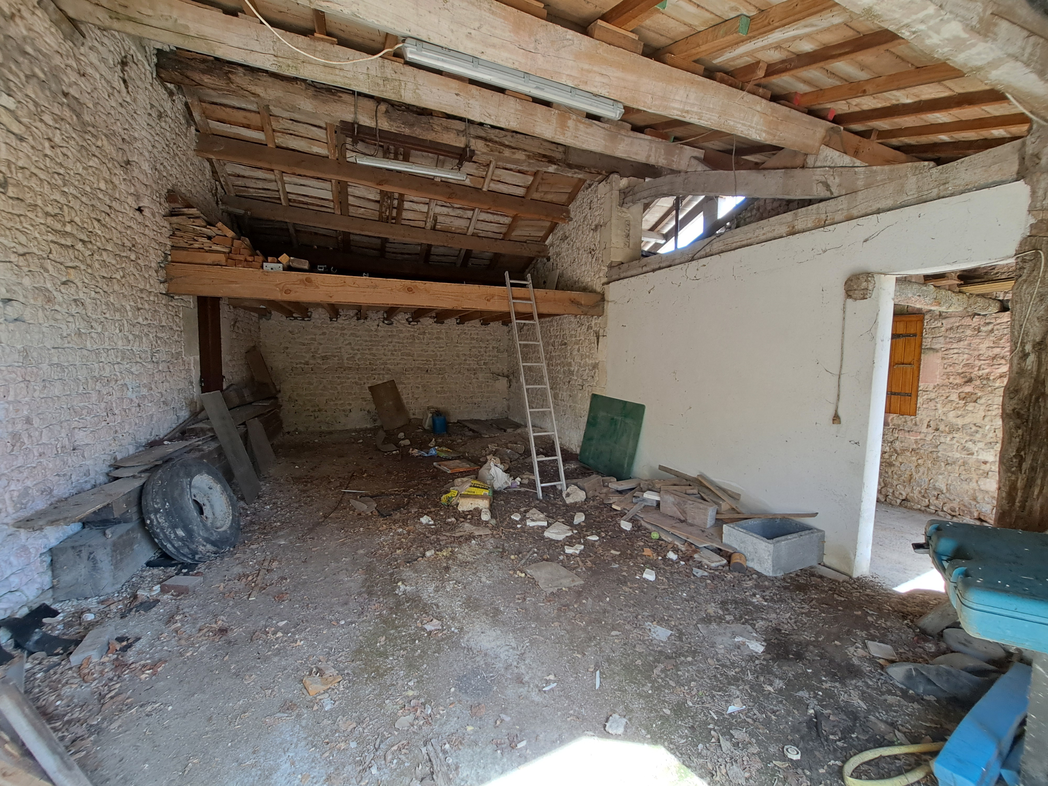 Photo 15 - Maison Charentaise avec dépendances attenantes, puits et jardin – 209 m² – 7 pièces – 2426 m²