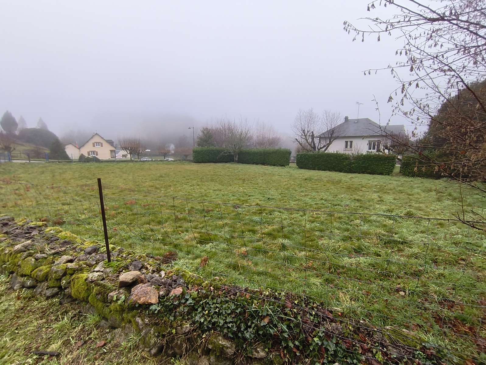 Photo 5 - À vendre : beau terrain constructible de 1200 m² à Espagnac (centre-bourg)