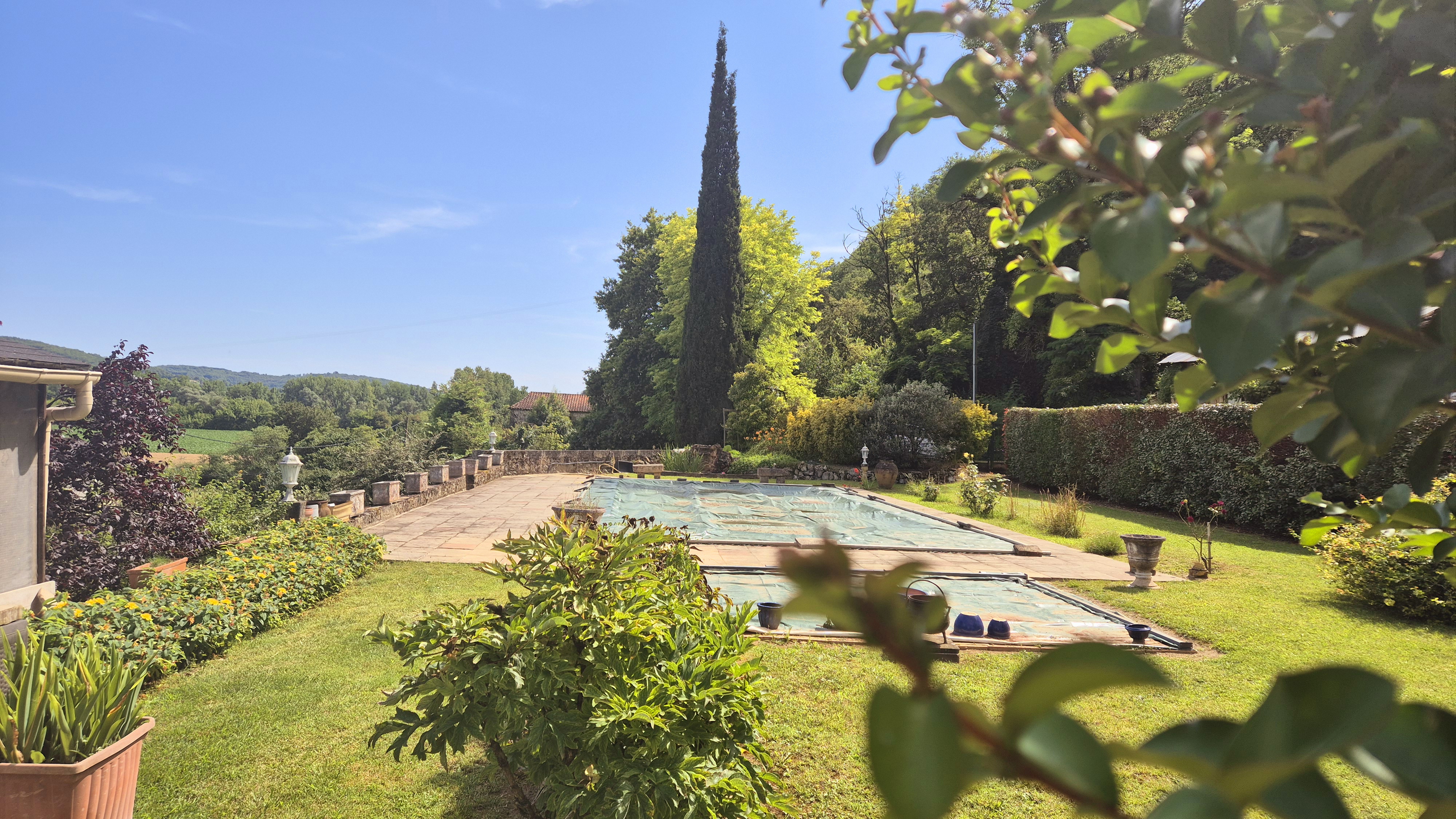 Photo 8 - MAISON DE PRESTIGE EN PIERRE AVEC VUE ET BEAU JARDIN ET PISCINE !