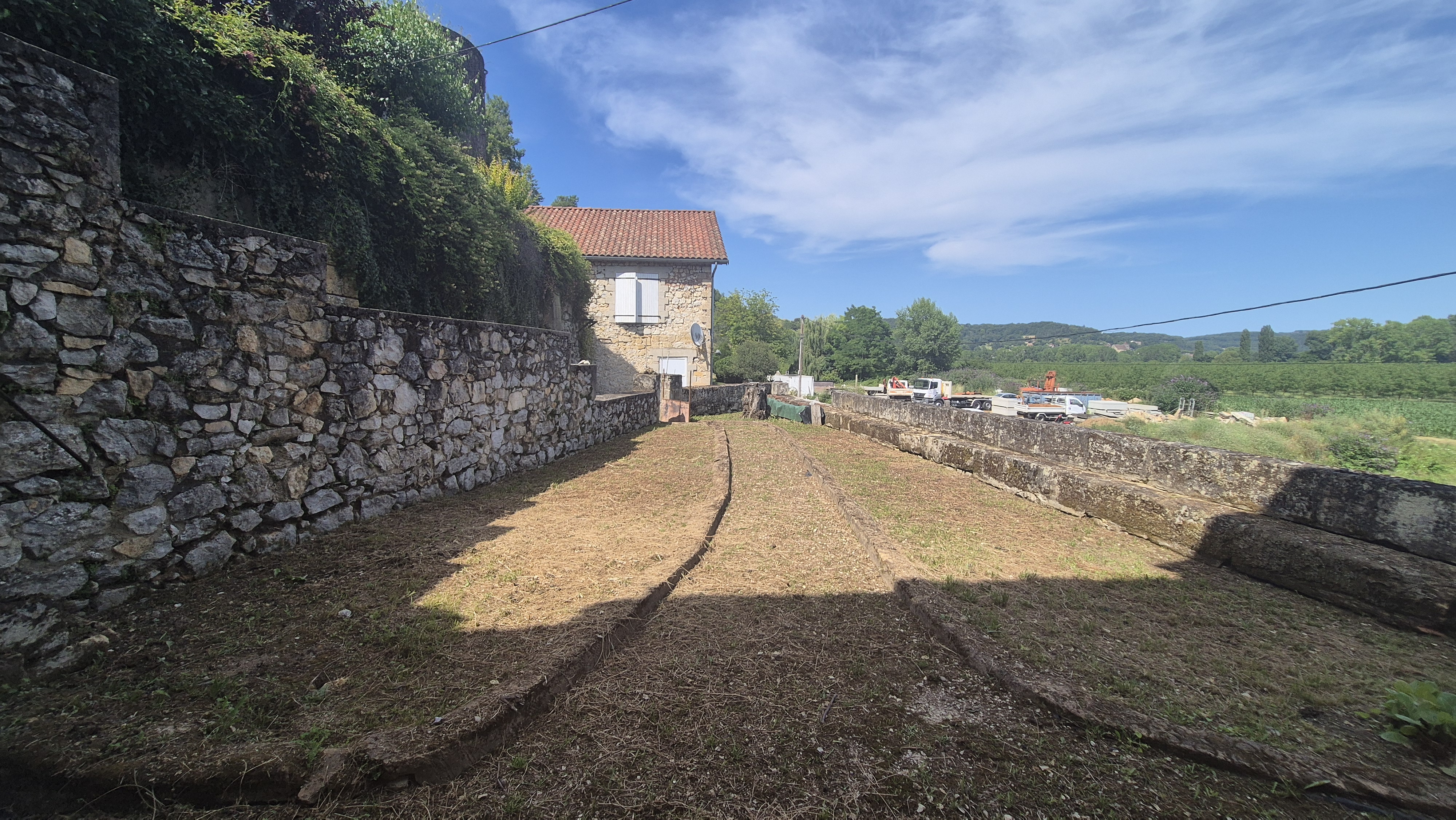 Photo 26 - MAISON DE PRESTIGE EN PIERRE AVEC VUE ET BEAU JARDIN ET PISCINE !