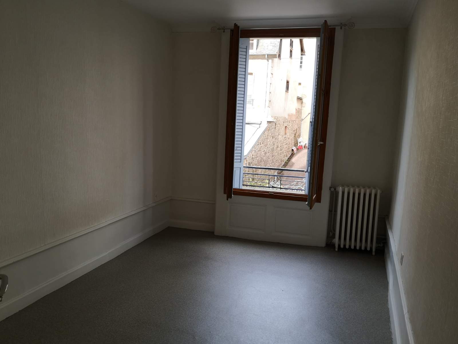 Photo 7 - Appartement type T3, 2 chambres, une cave dans immeuble ancien sécurisé, centre ville 19000 Tulle