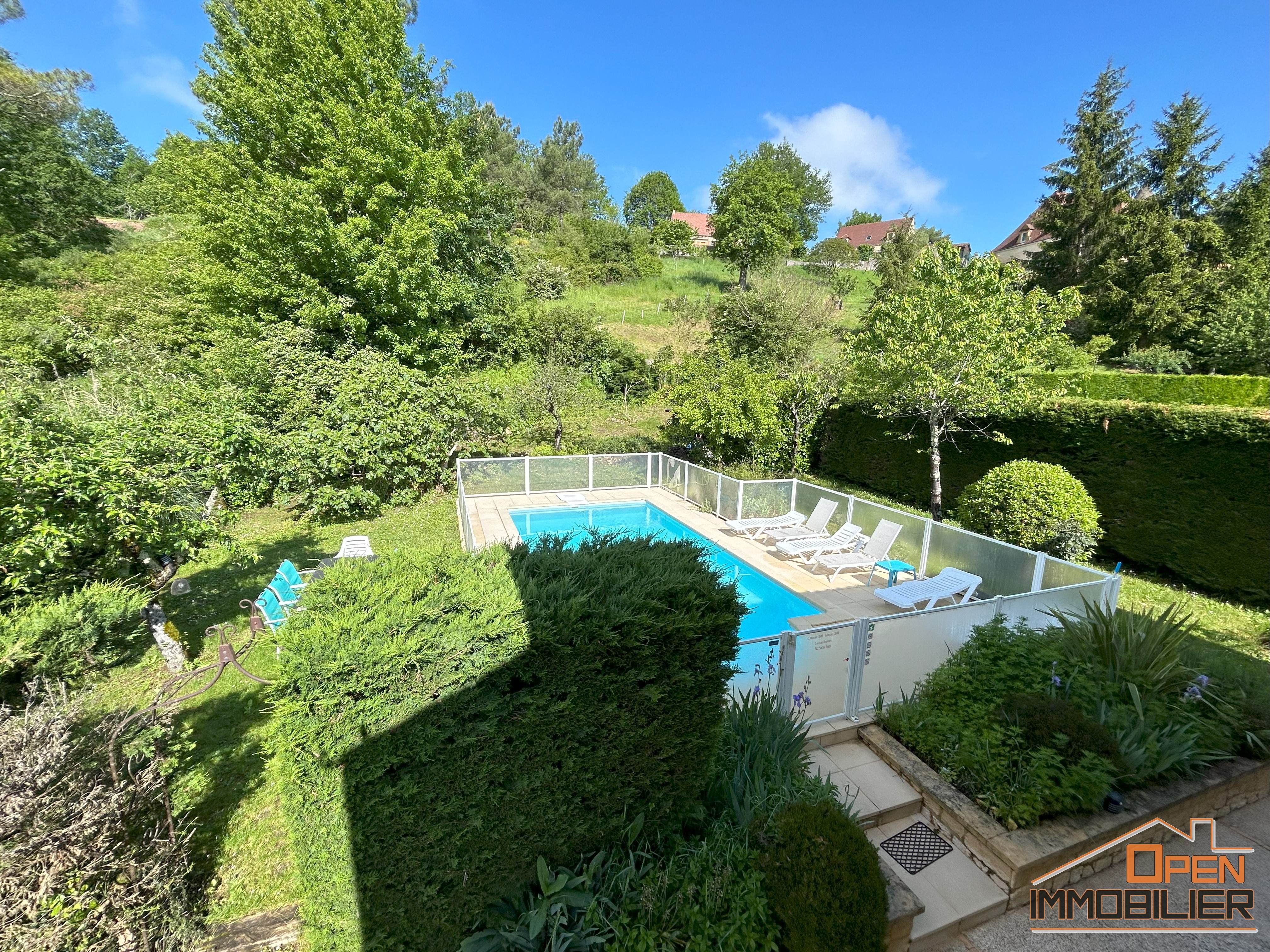 Maison 178m² - 6 pièces - Piscine - Terrain 1 074m² - Photo 2