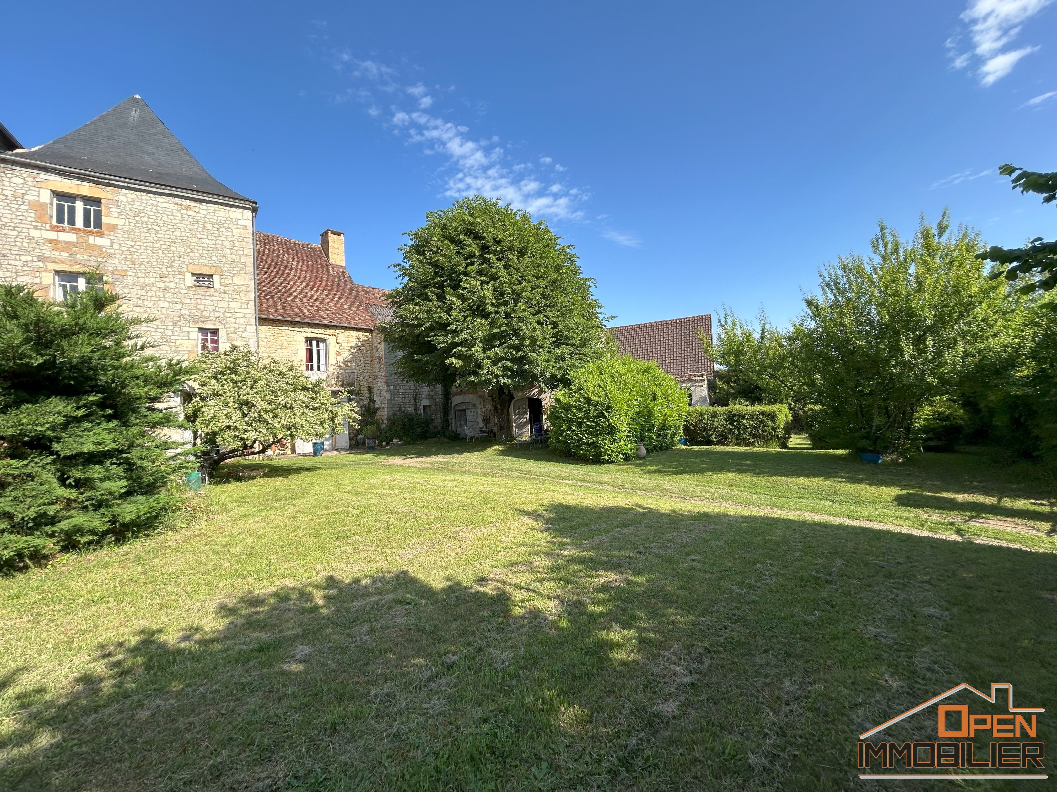 Maison en pierre de type médiéval - 246m² - Photo 3