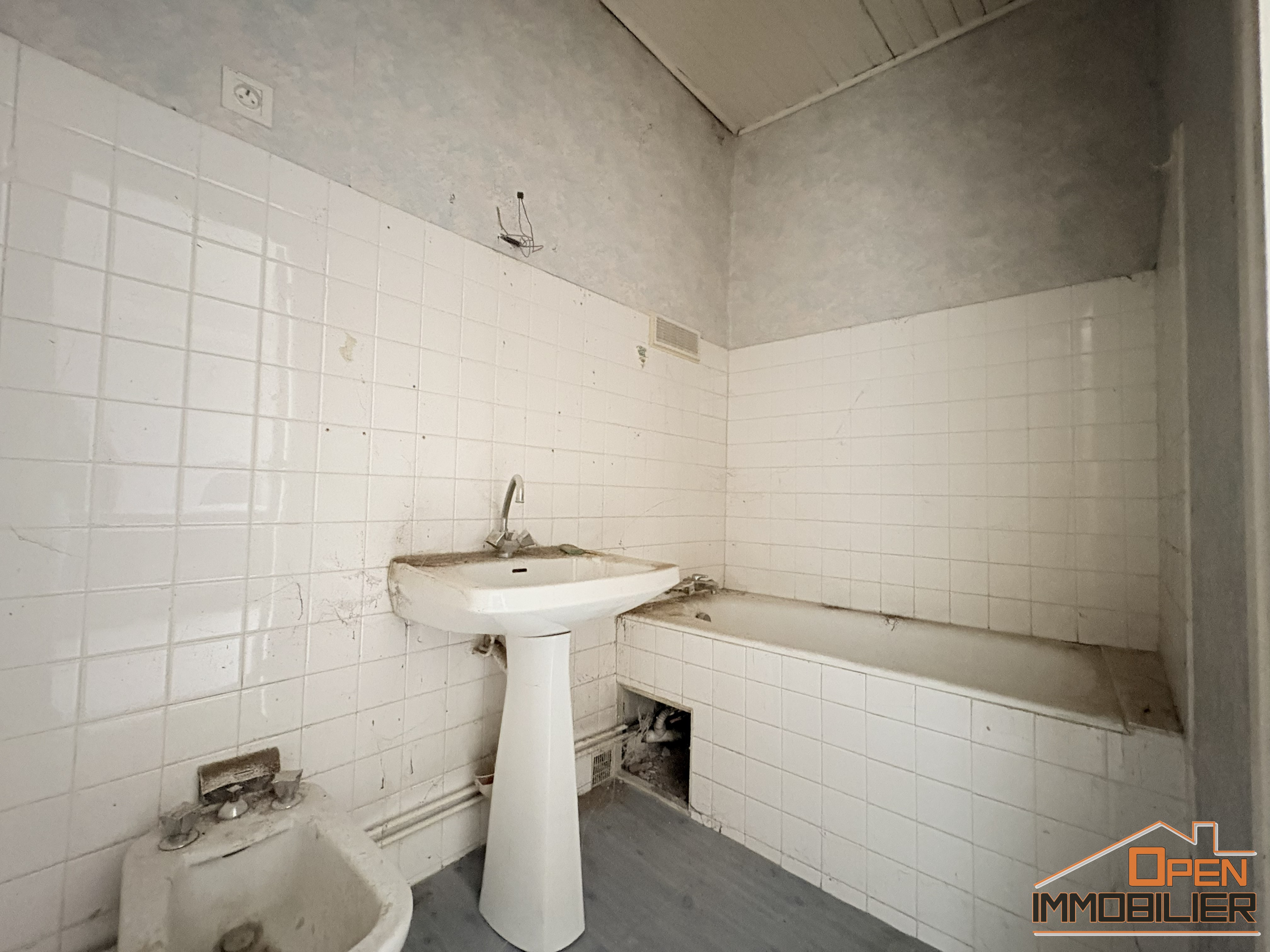 Photo 16 - Bâtiment en pierre 230m² + Grange 125m²