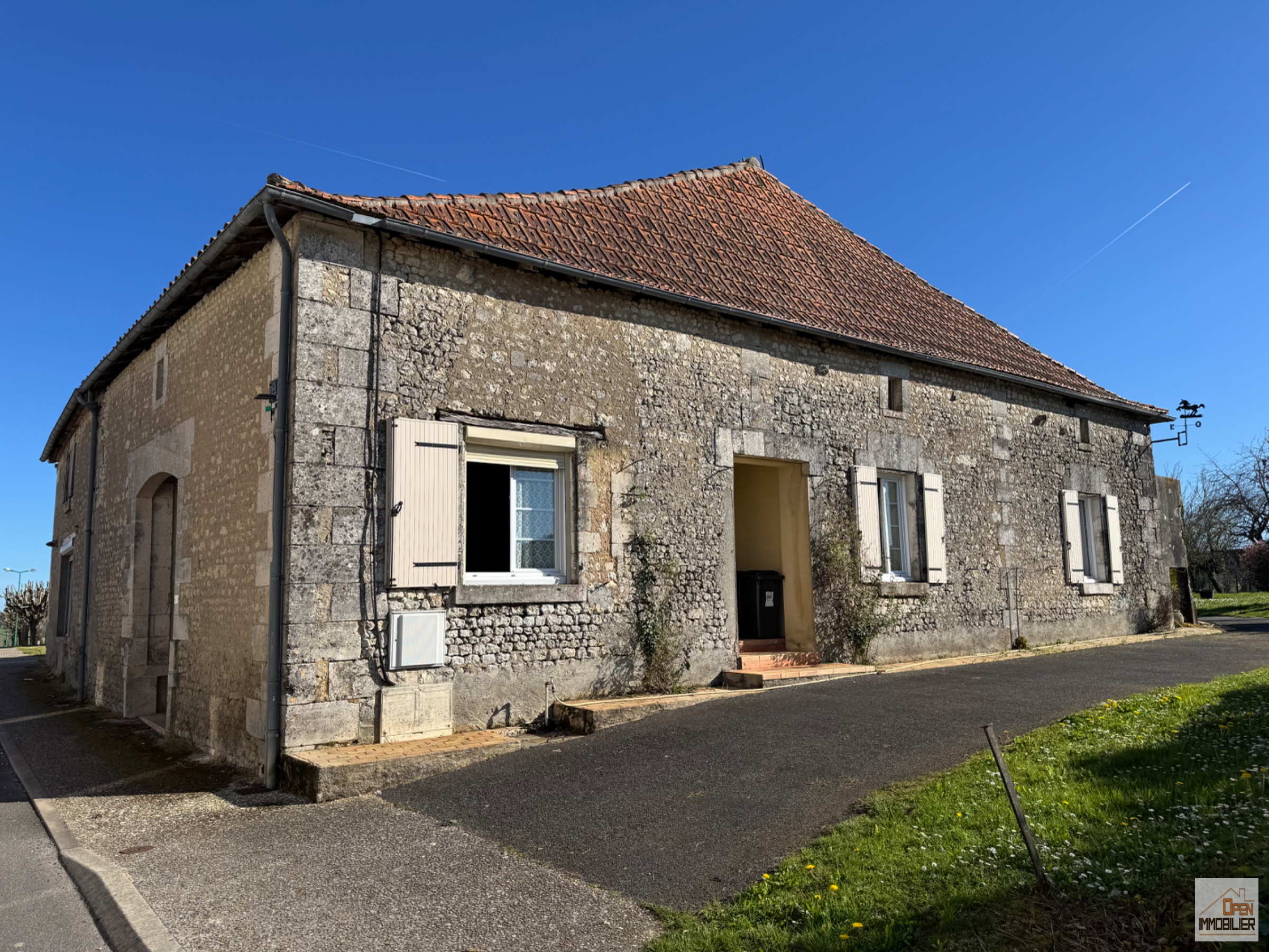 Maison en pierre 200 m² - Terrain 1580 m² - Photo 2