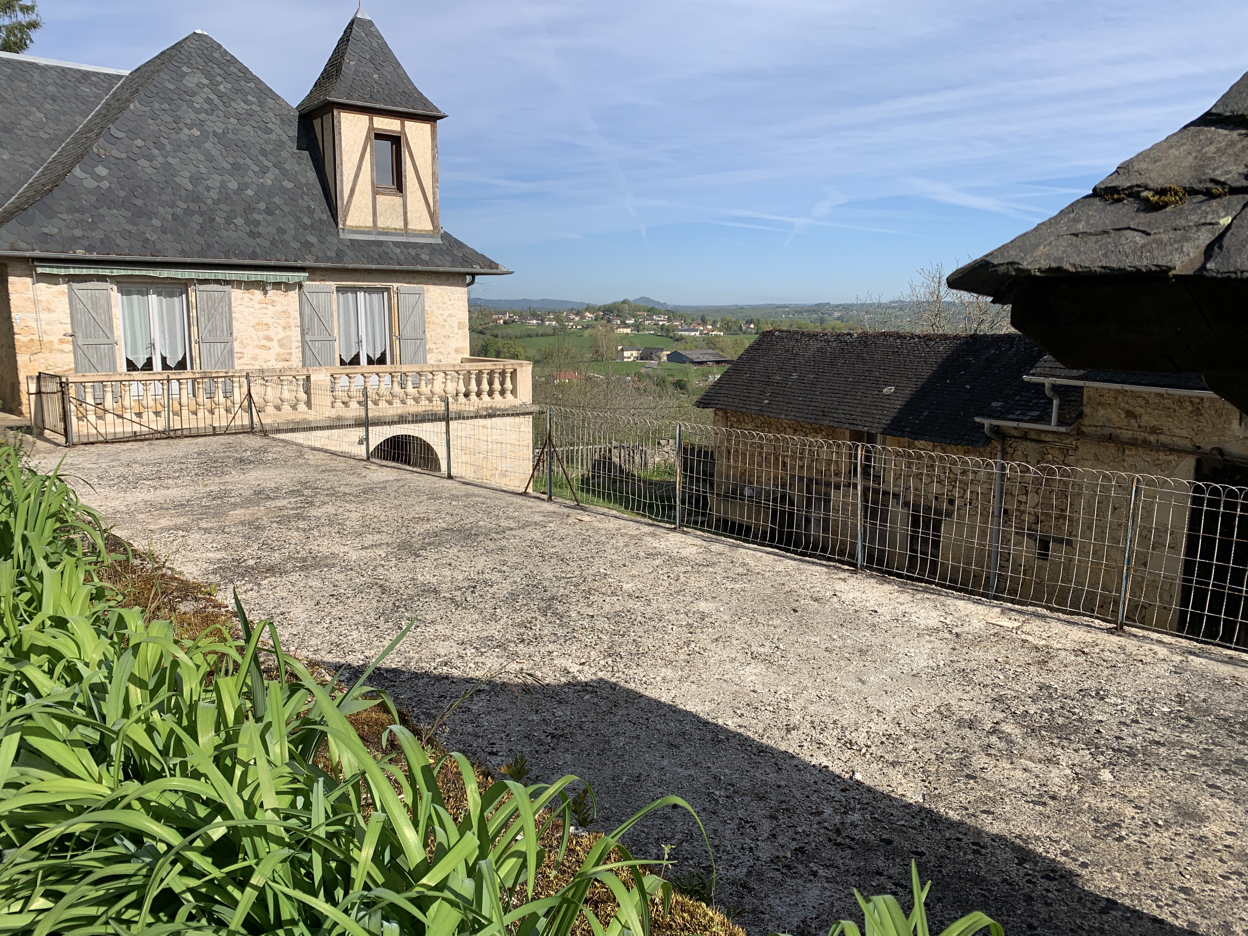 Maison avec grange et terrain - Photo 2