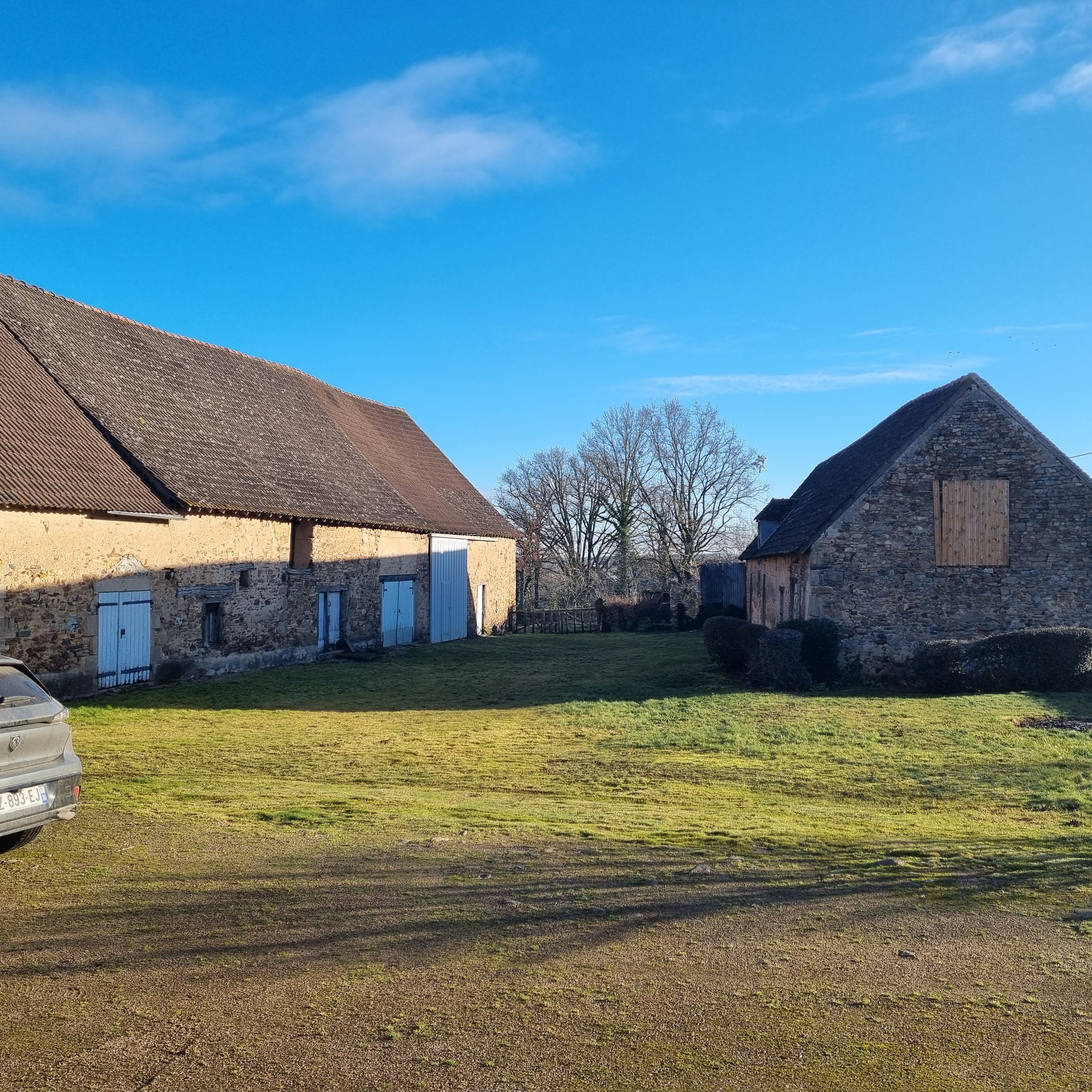 Photo 2 - Ancien corps de ferme dans petit hameau calme !