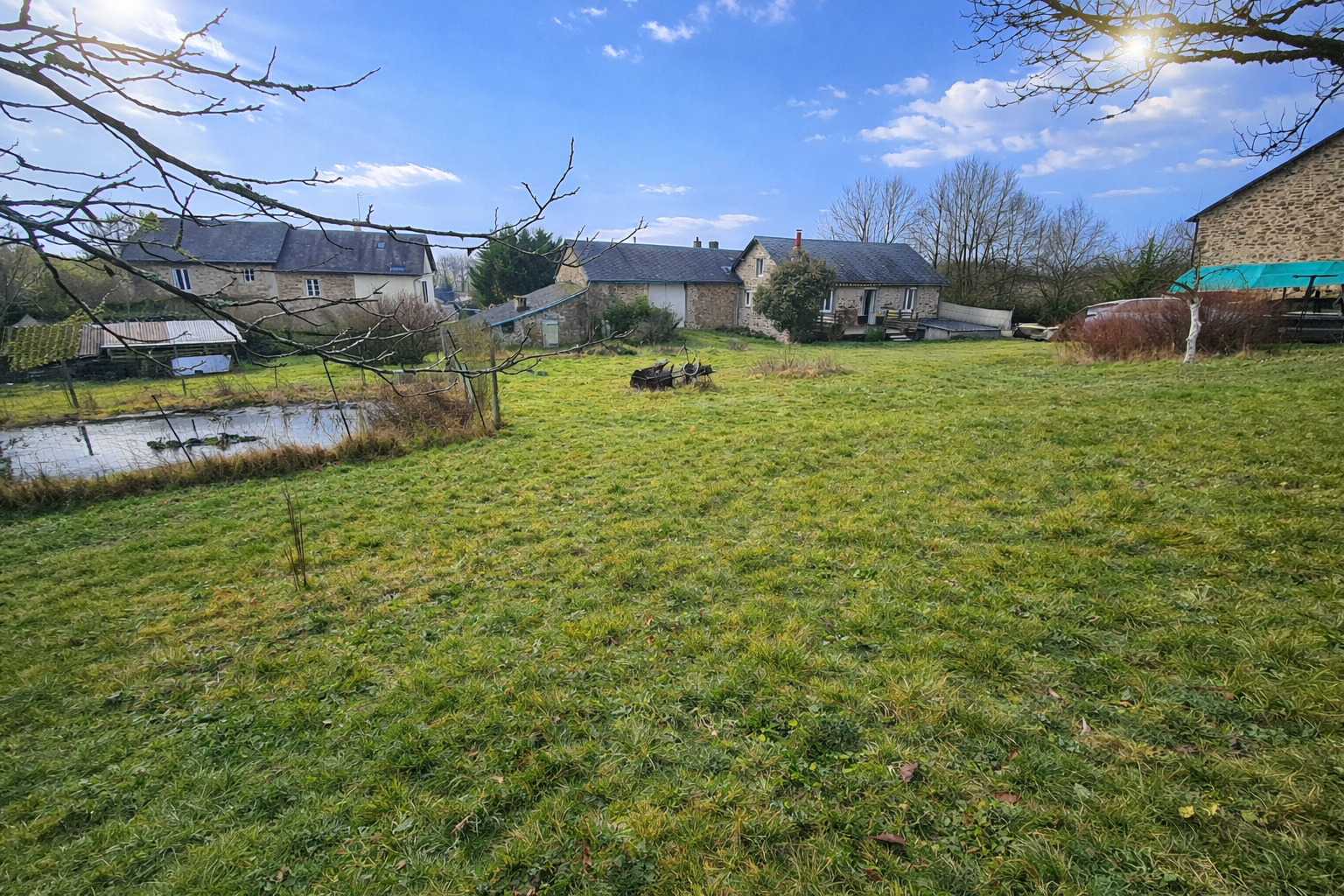 Maison avec habitation, ancien commerce et grange - Photo 3