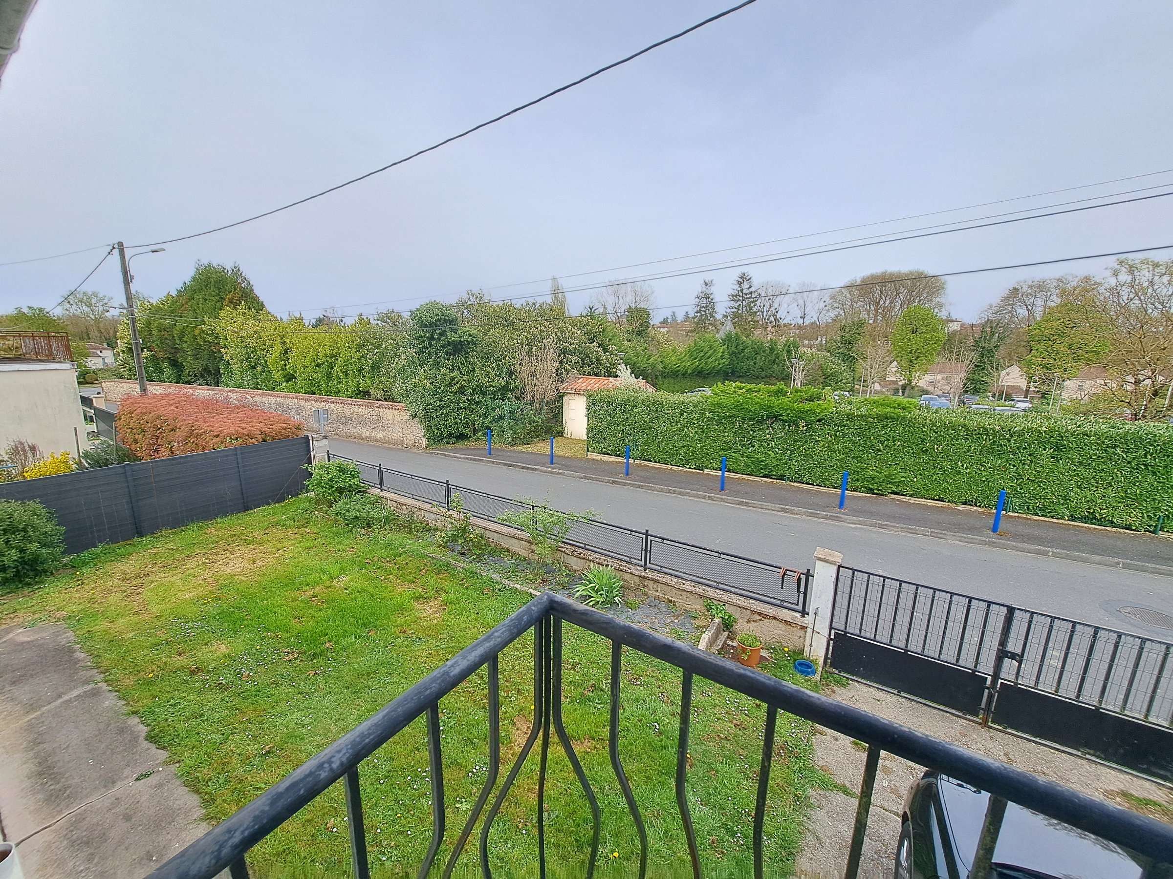 Photo 11 - Maison sur sous-sol aménagé avec garage et jardin clos – 105 m² environ – 6 pièces