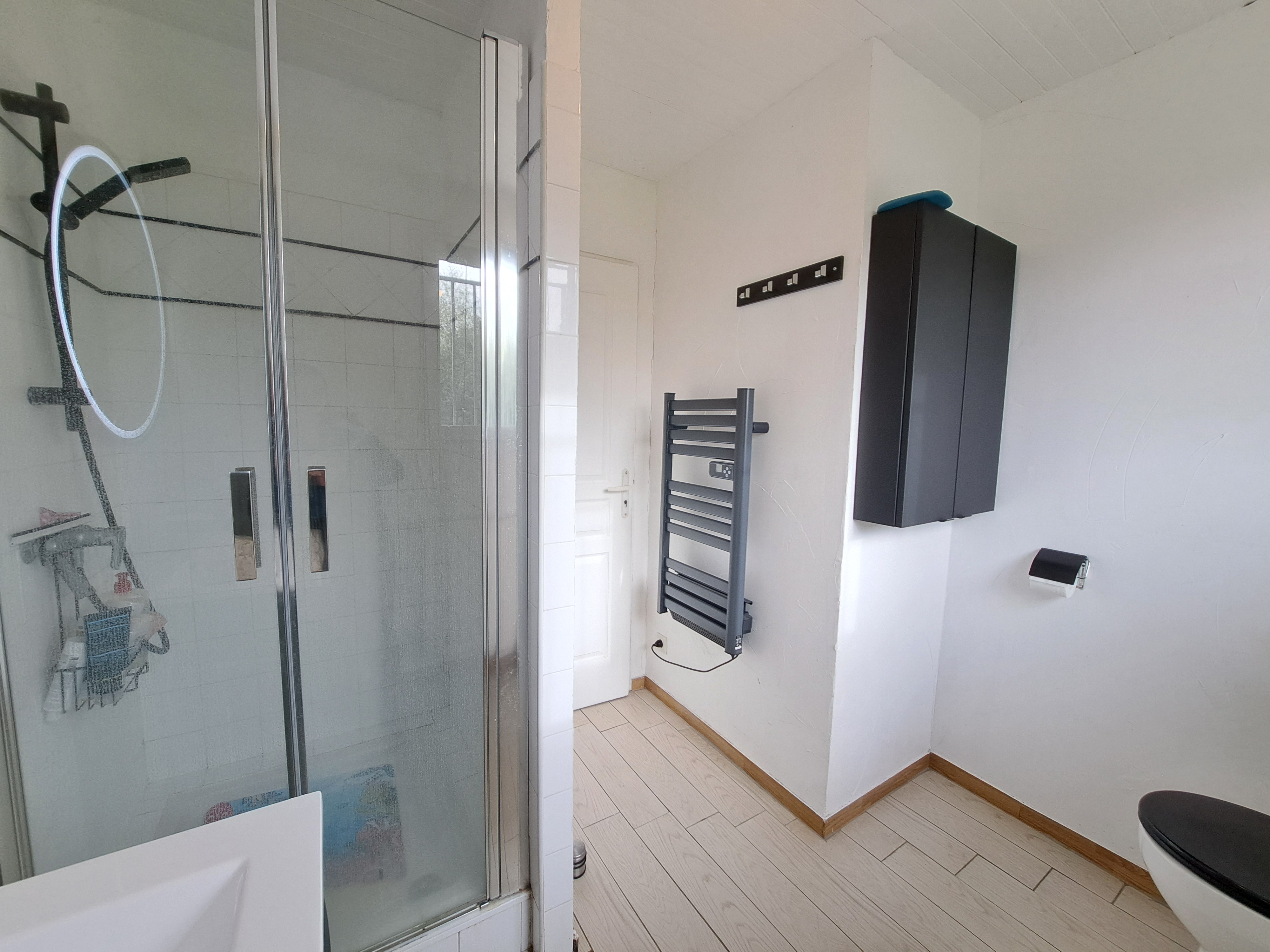 Photo 9 - Maison sur sous-sol aménagé avec garage et jardin clos – 105 m² environ – 6 pièces