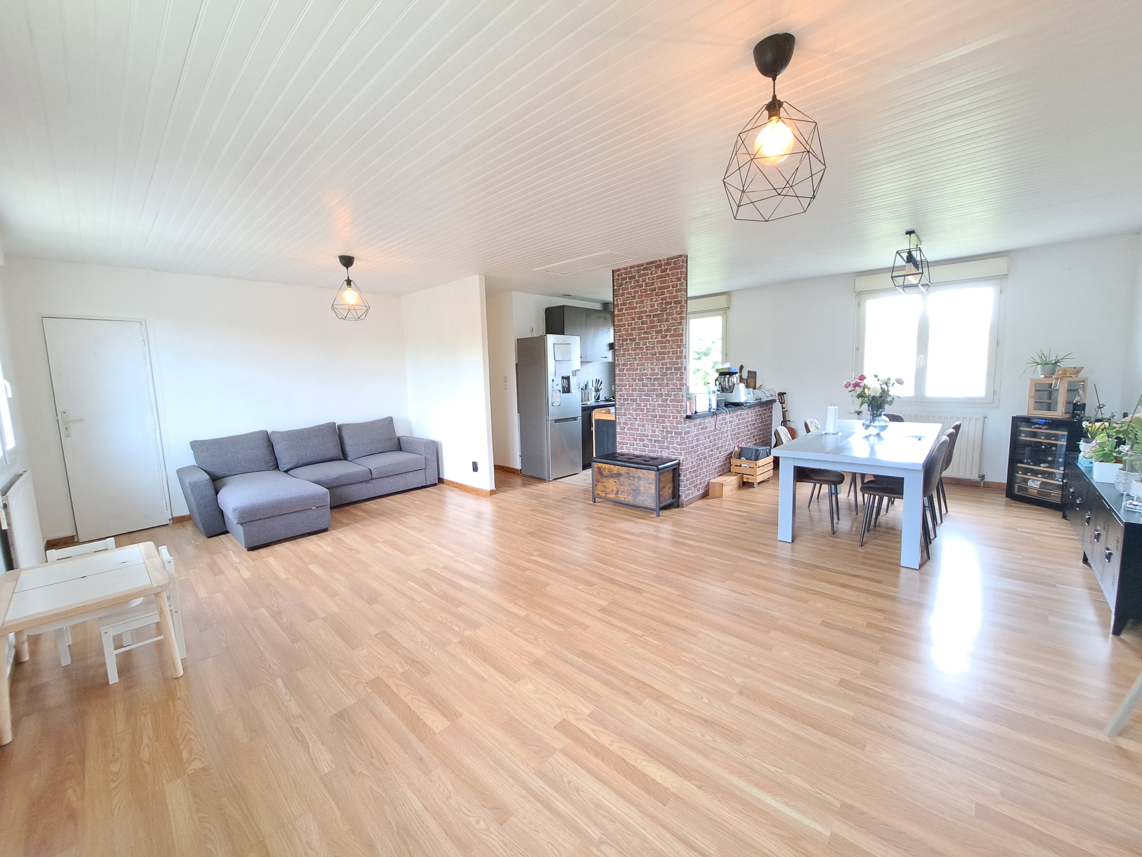Photo 5 - Maison sur sous-sol aménagé avec garage et jardin clos – 105 m² environ – 6 pièces