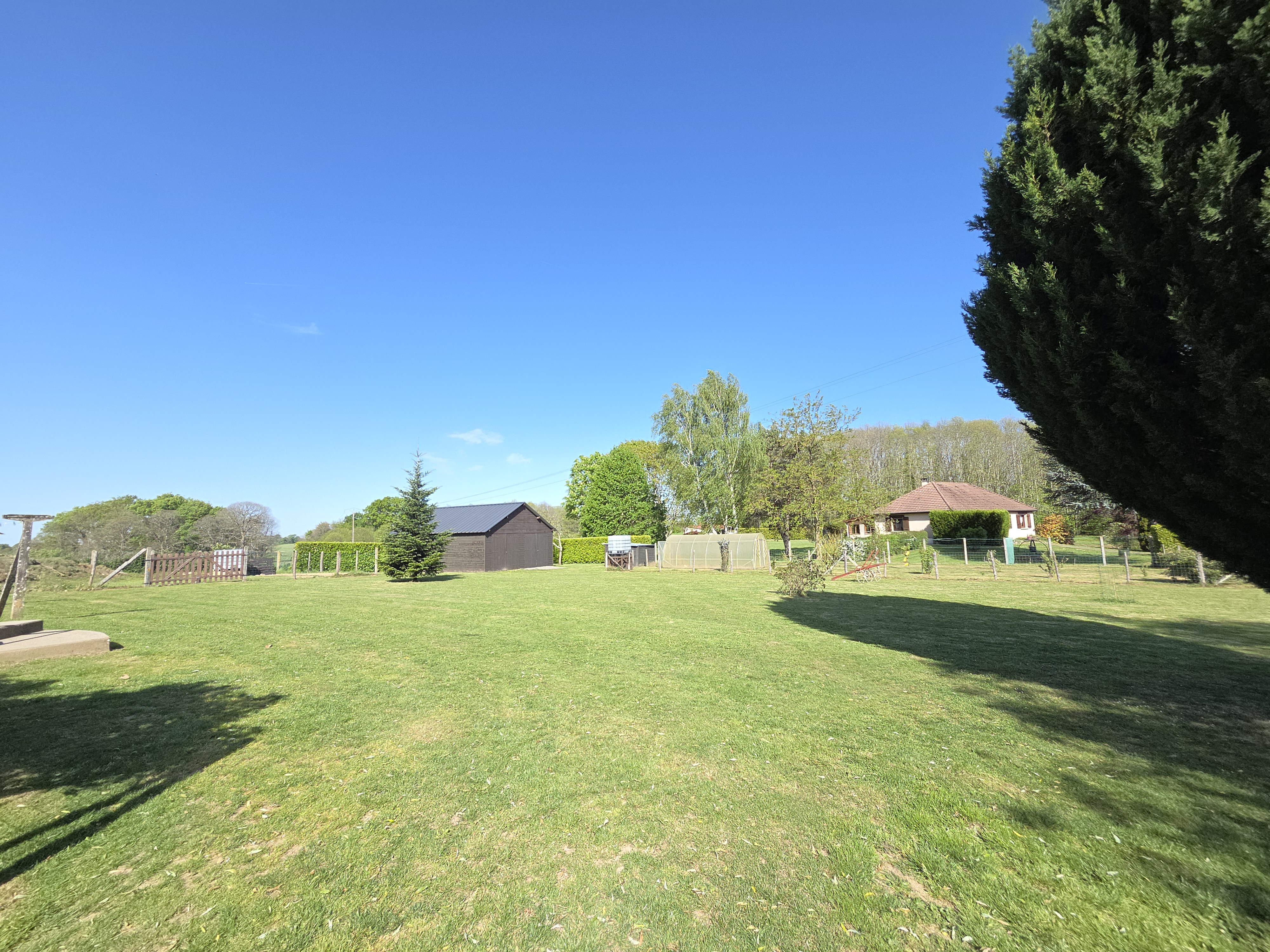 Photo 26 - Maison avec garages et dépendances sur terrain clos de 3476m2