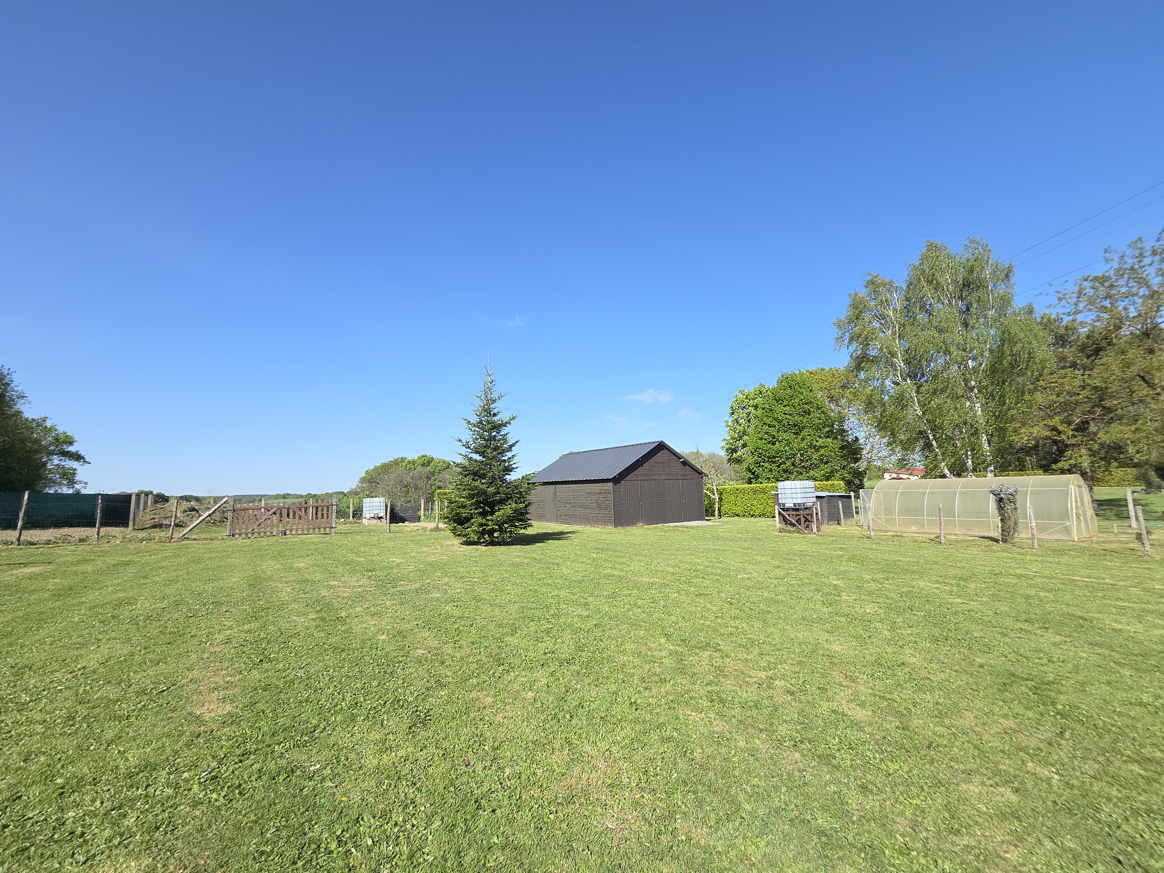 Photo 27 - Maison avec garages et dépendances sur terrain clos de 3476m2