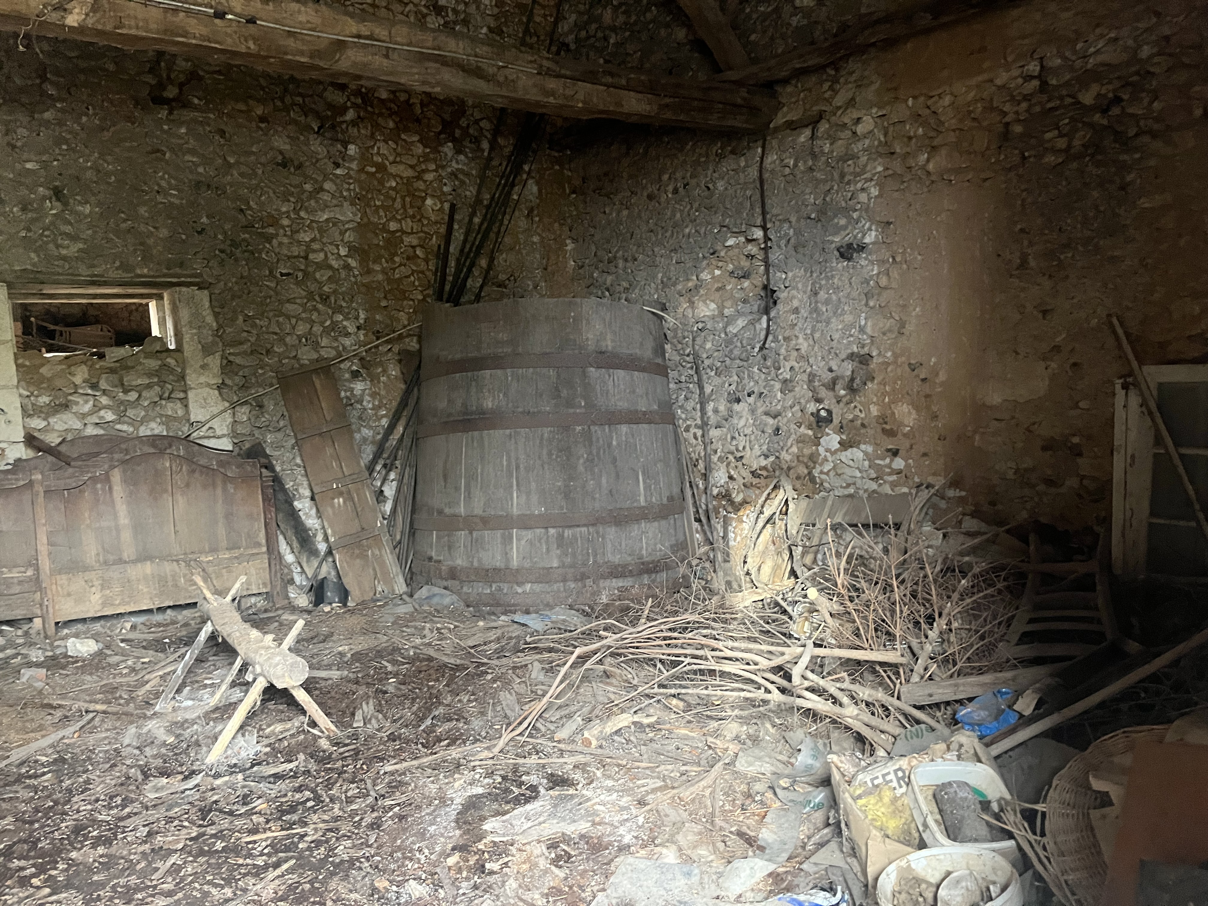 Photo 8 - À vendre – Maison avec grange à rénover située dans un environnement calme sur la commune de Léguillac-de-l’Au