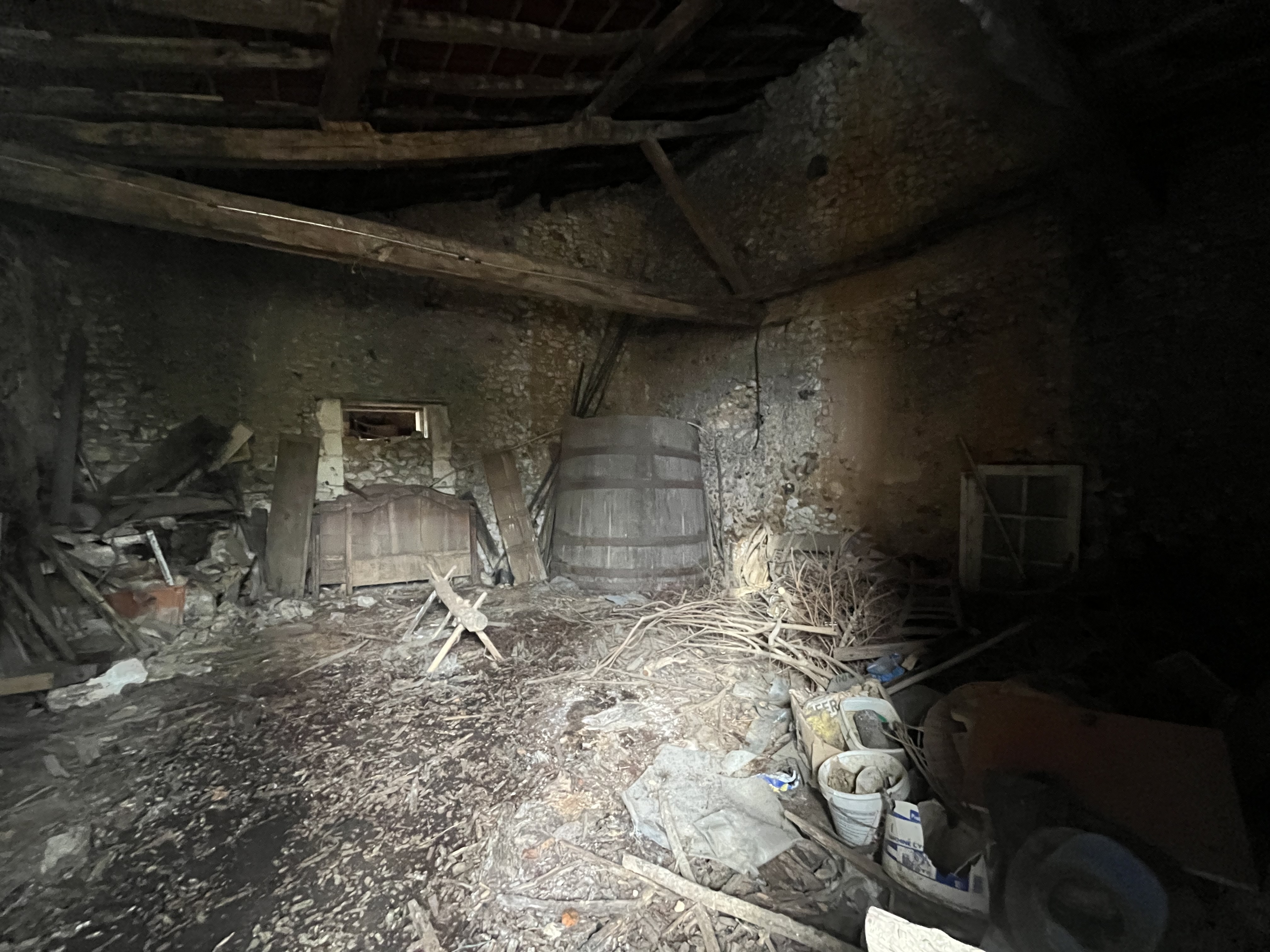 Photo 9 - À vendre – Maison avec grange à rénover située dans un environnement calme sur la commune de Léguillac-de-l’Au
