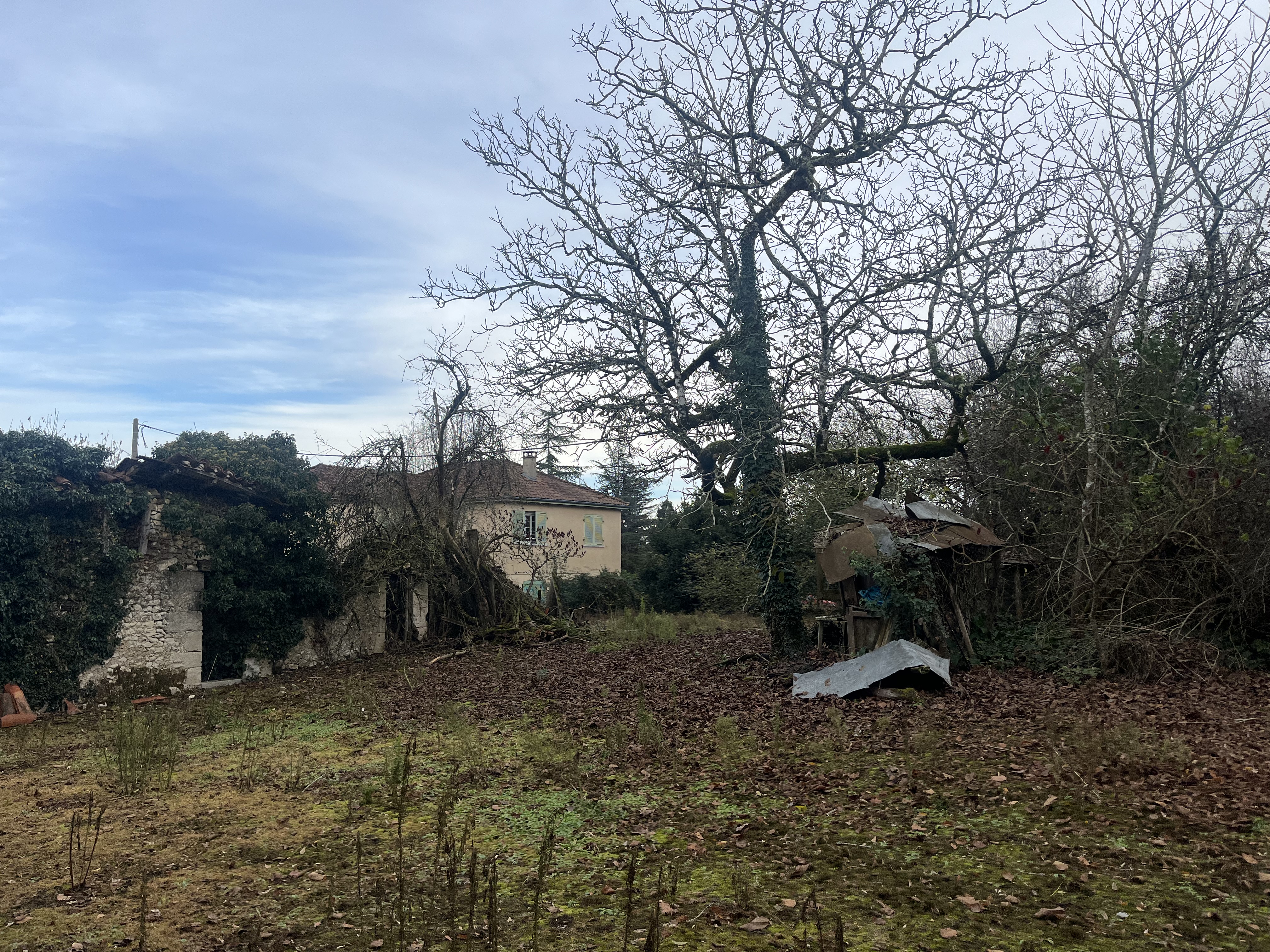 Photo 7 - À vendre – Maison avec grange à rénover située dans un environnement calme sur la commune de Léguillac-de-l’Au