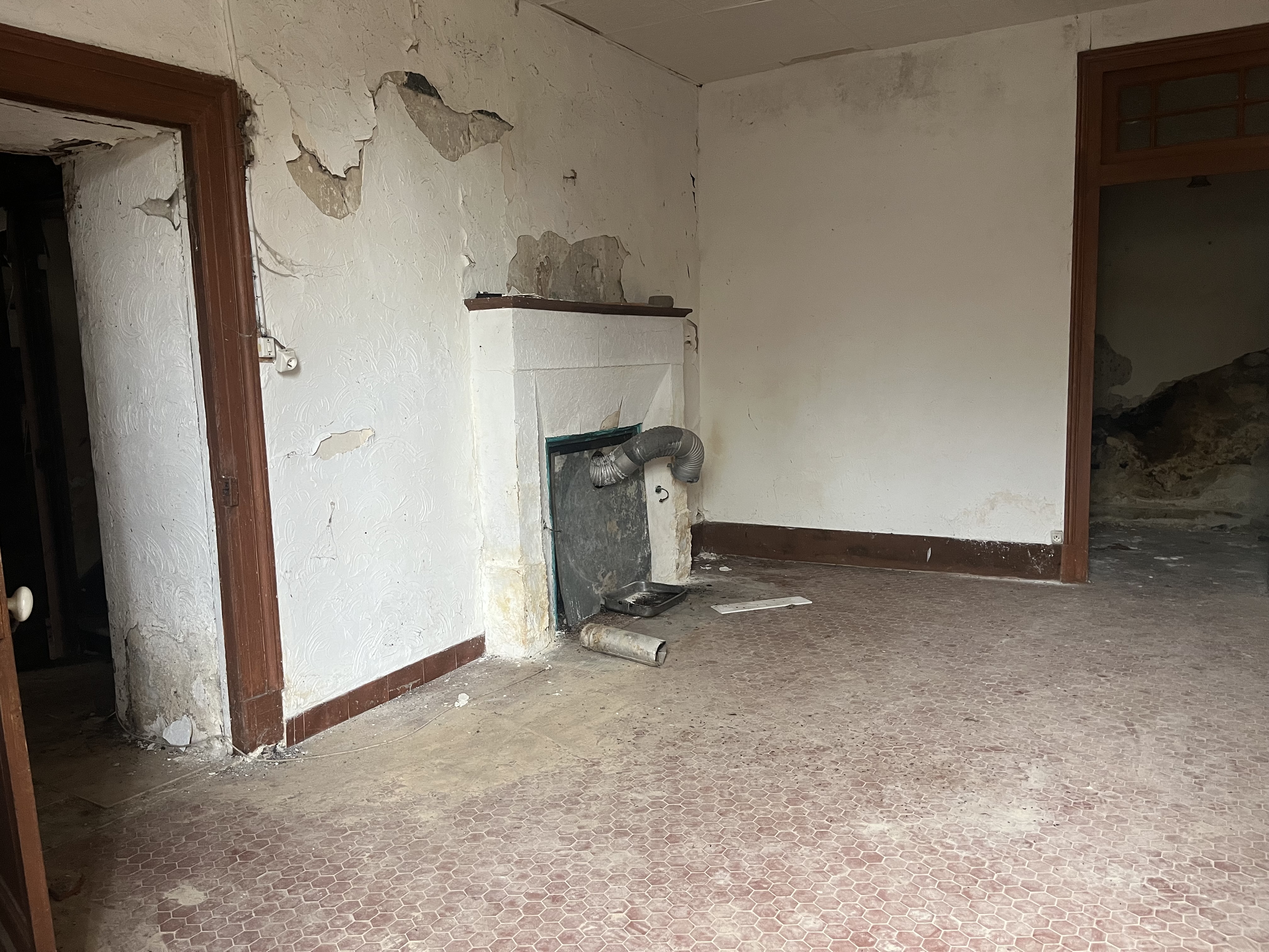 Photo 4 - À vendre – Maison avec grange à rénover située dans un environnement calme sur la commune de Léguillac-de-l’Au