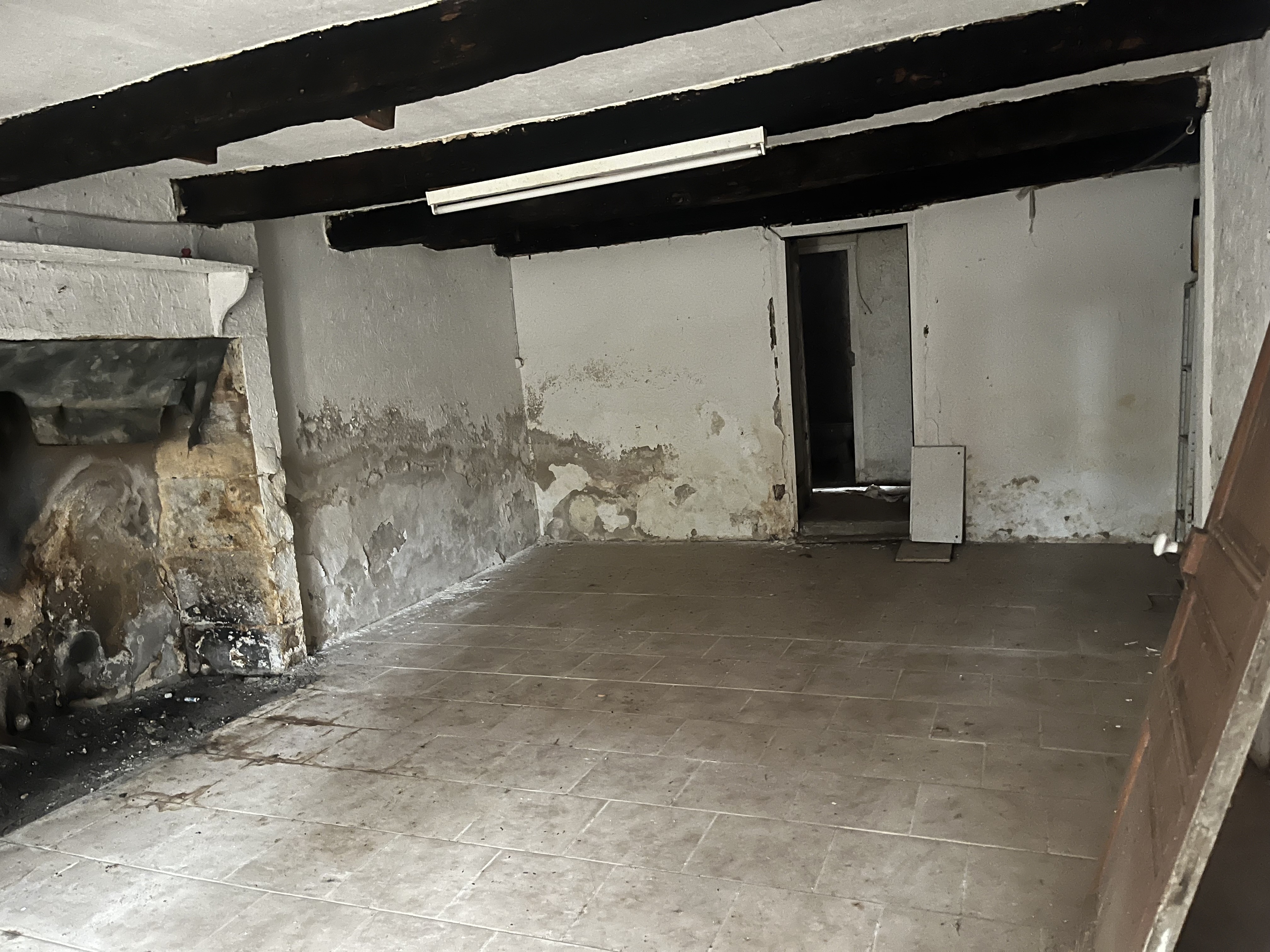 Photo 5 - À vendre – Maison avec grange à rénover située dans un environnement calme sur la commune de Léguillac-de-l’Au