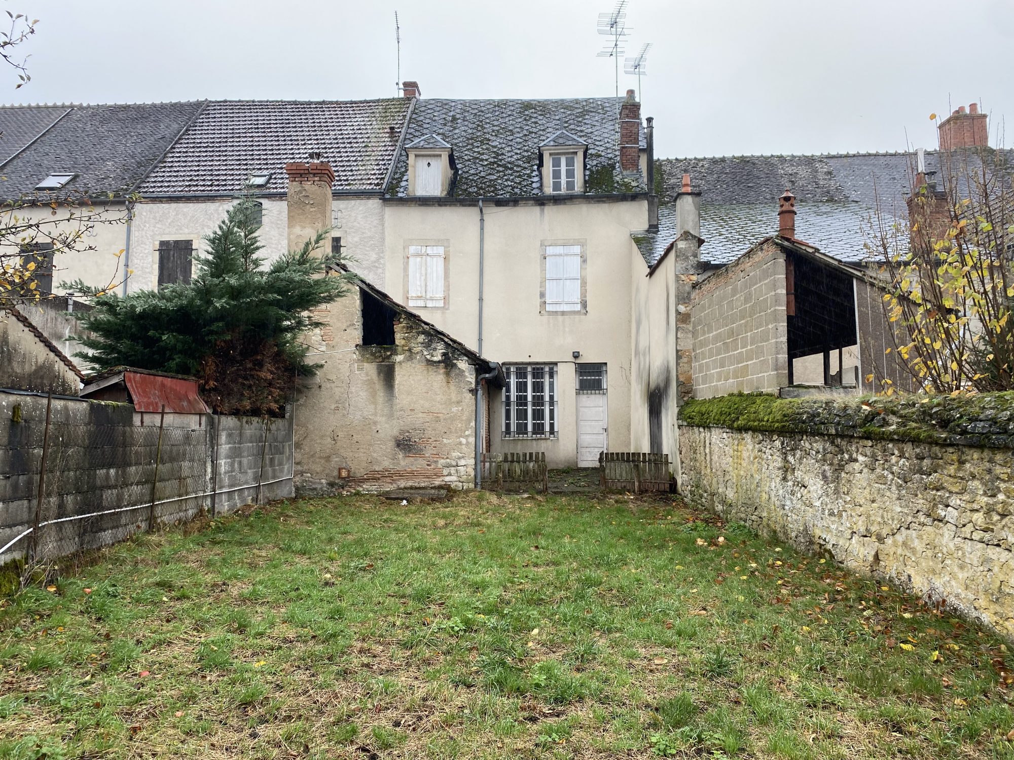 Photo 2 - Maison de ville à rénover avec garage et jardin !