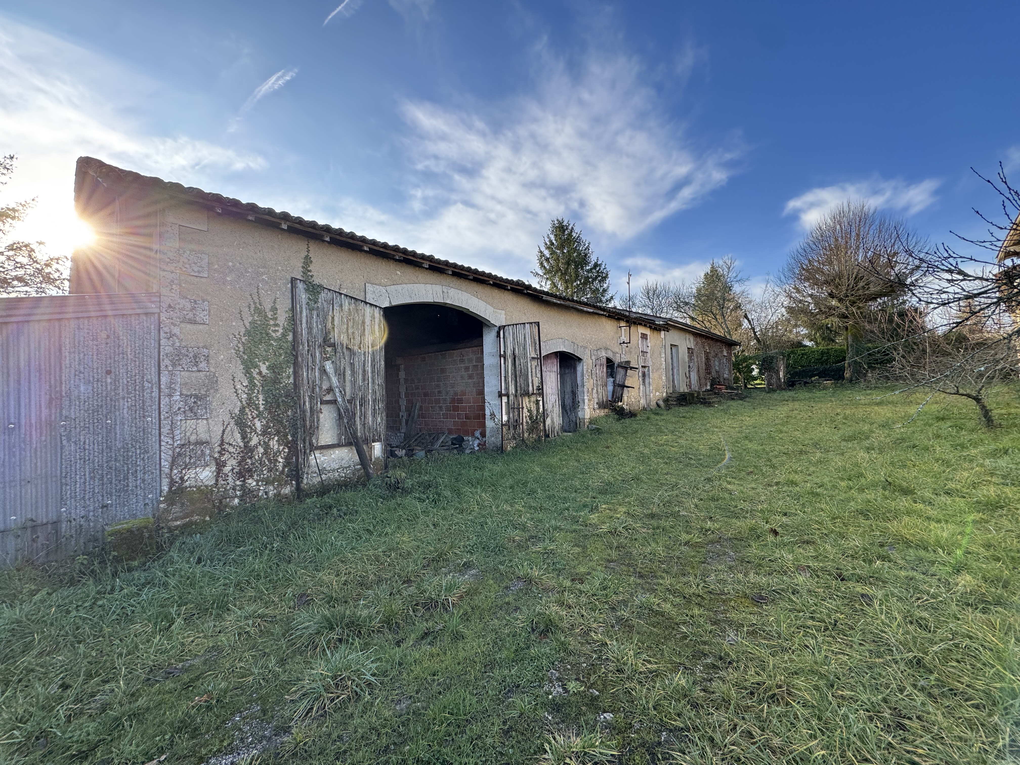 Photo 5 - Ancienne ferme à rénover – Terrain 30,3 Hectares