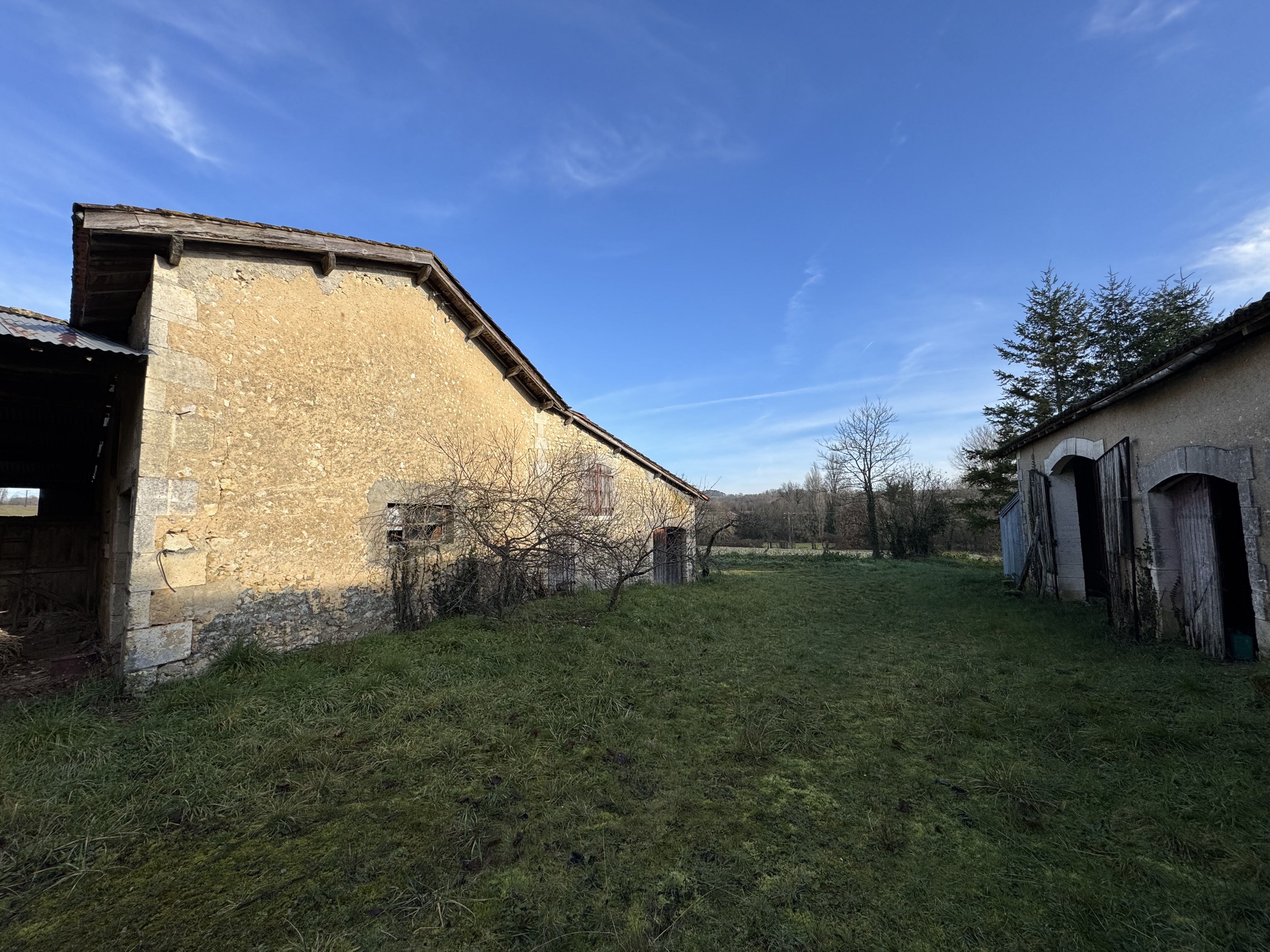 Photo 17 - Ancienne ferme à rénover – Terrain 30,3 Hectares
