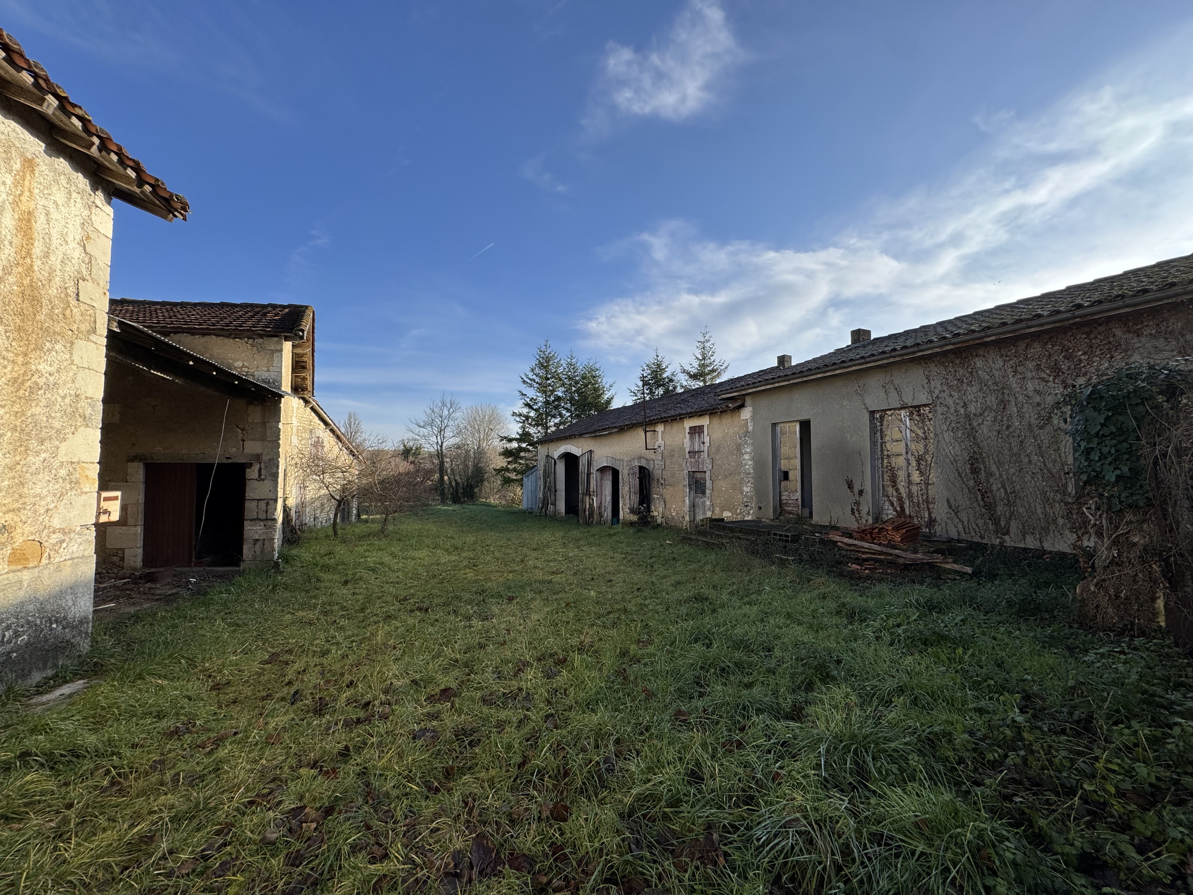 Photo 23 - Ancienne ferme à rénover – Terrain 30,3 Hectares