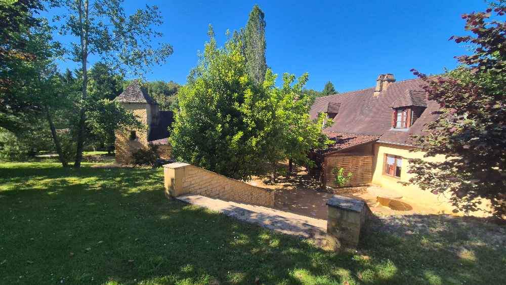 Magnifique propriété de caractère en Périgord noir dans un lieu magique à deux pas de Sarlat. ave... - Photo 2