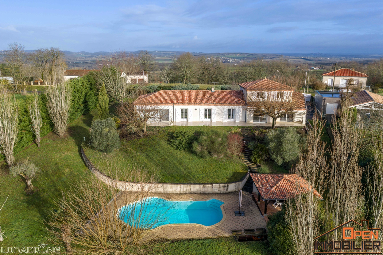 Photo 2 - COUP DE CŒUR – Villeneuve-sur-Lot Quartier très recherché – Vue dominante – Calme absolu – Propriété familiale de 250 m2 sur un terrain de 4 927 m² avec piscine
