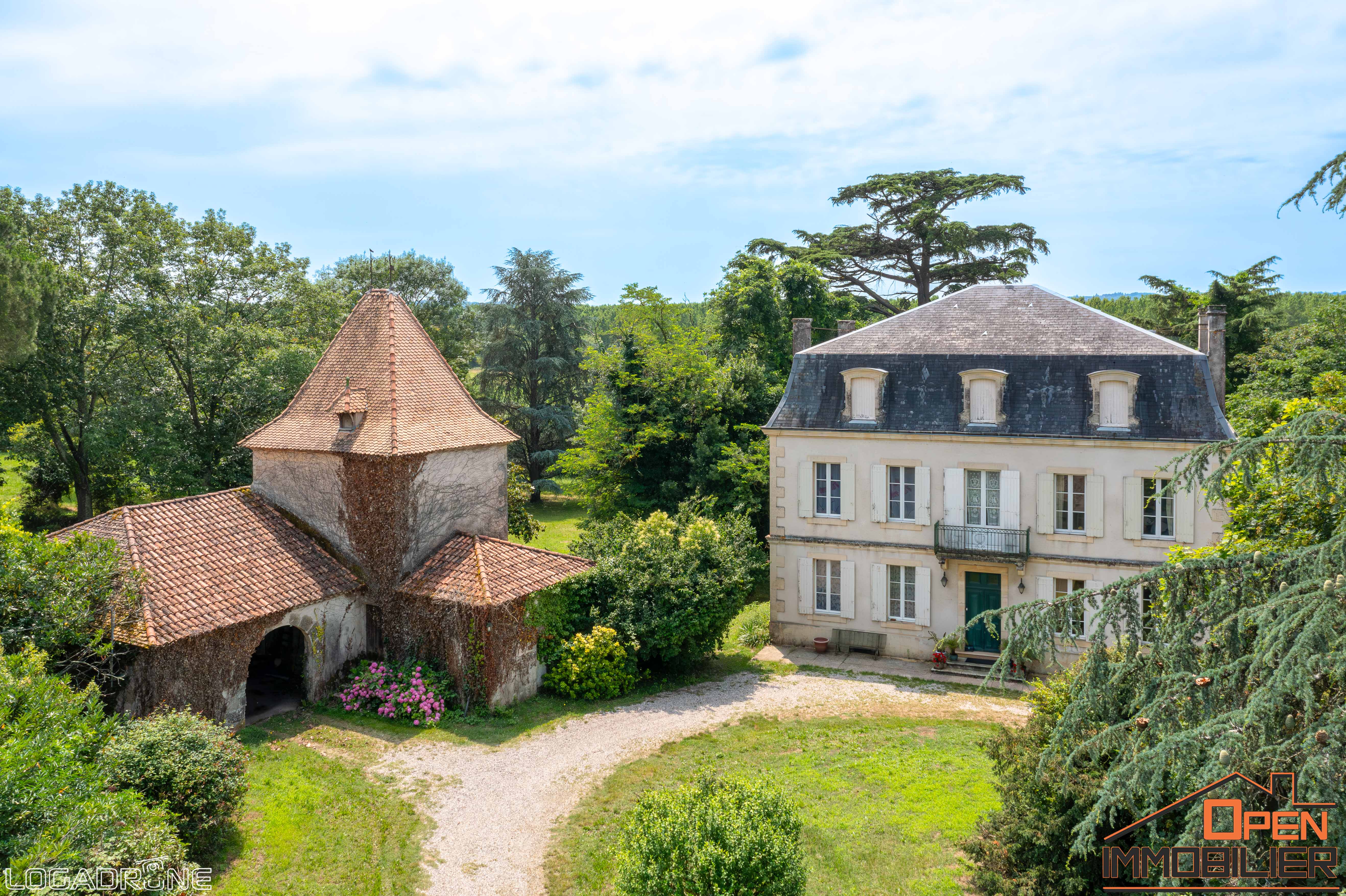 Photo 3 - Maison de Maître de 360m2 et un Pigeonnier 138 m² Piscine sur un Terrain de 1.7ha