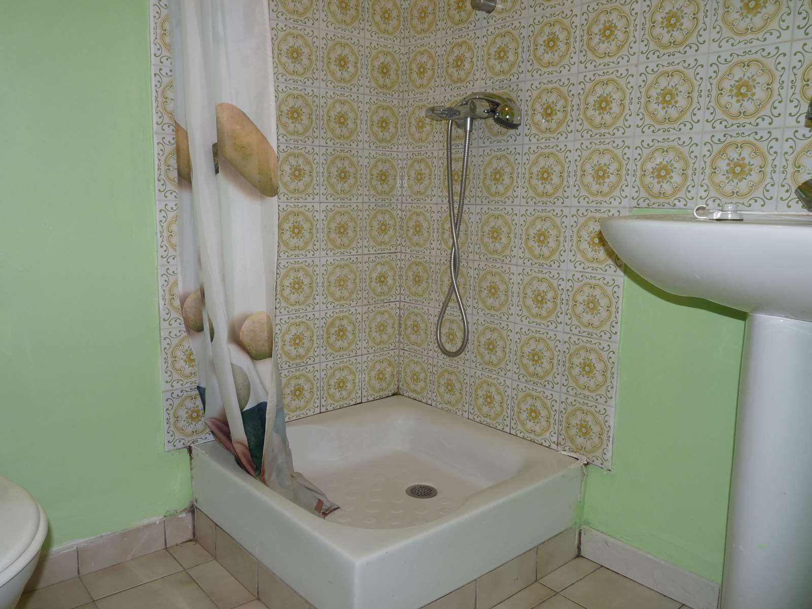 À ÉGLETONS, STUDIO DE 15M² À LOUER 300 € CC PAR MOIS - Photo 2