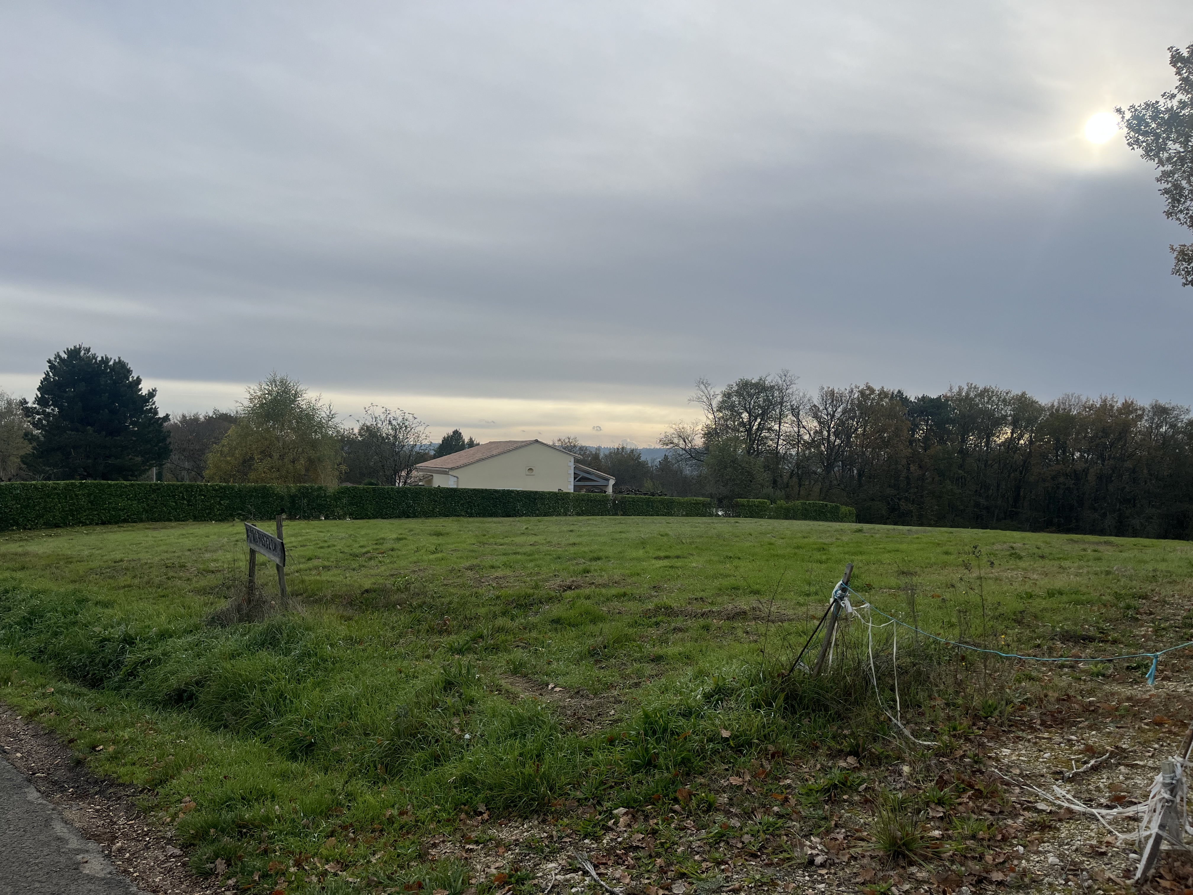 Photo 4 - À vendre – Terrain viabilisé de 1 396 m² Léguillac-de-l’Auche (24110)