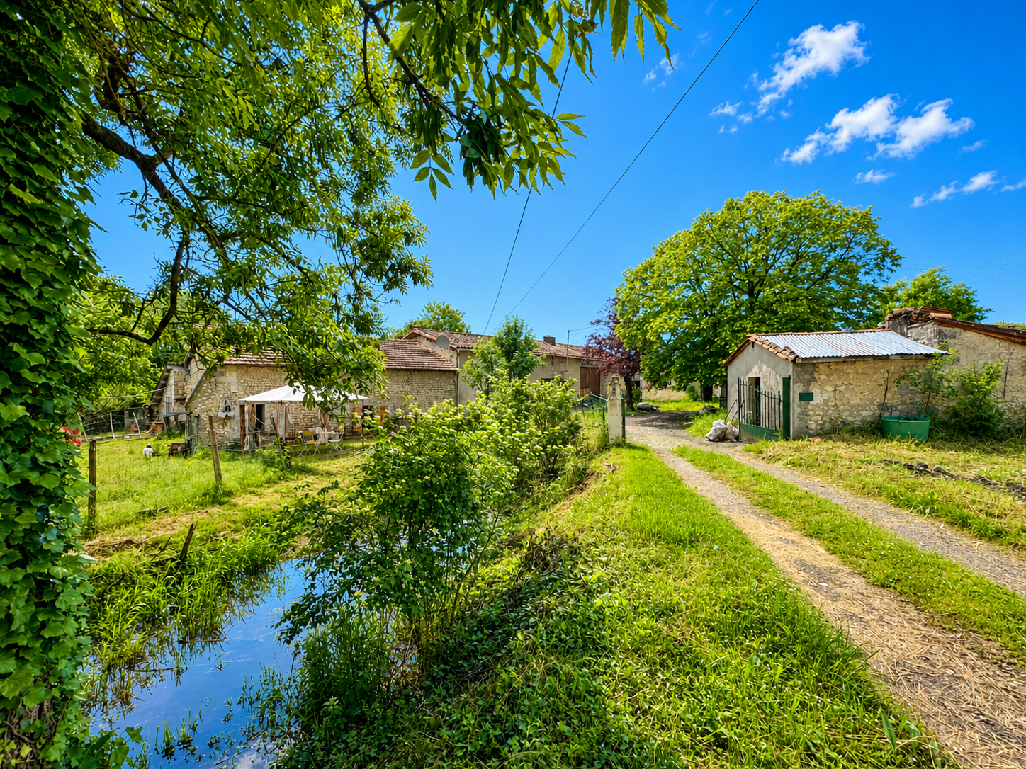 Ancien moulin à eau sans voisins terrain de 2,7 Hectares - Photo 2