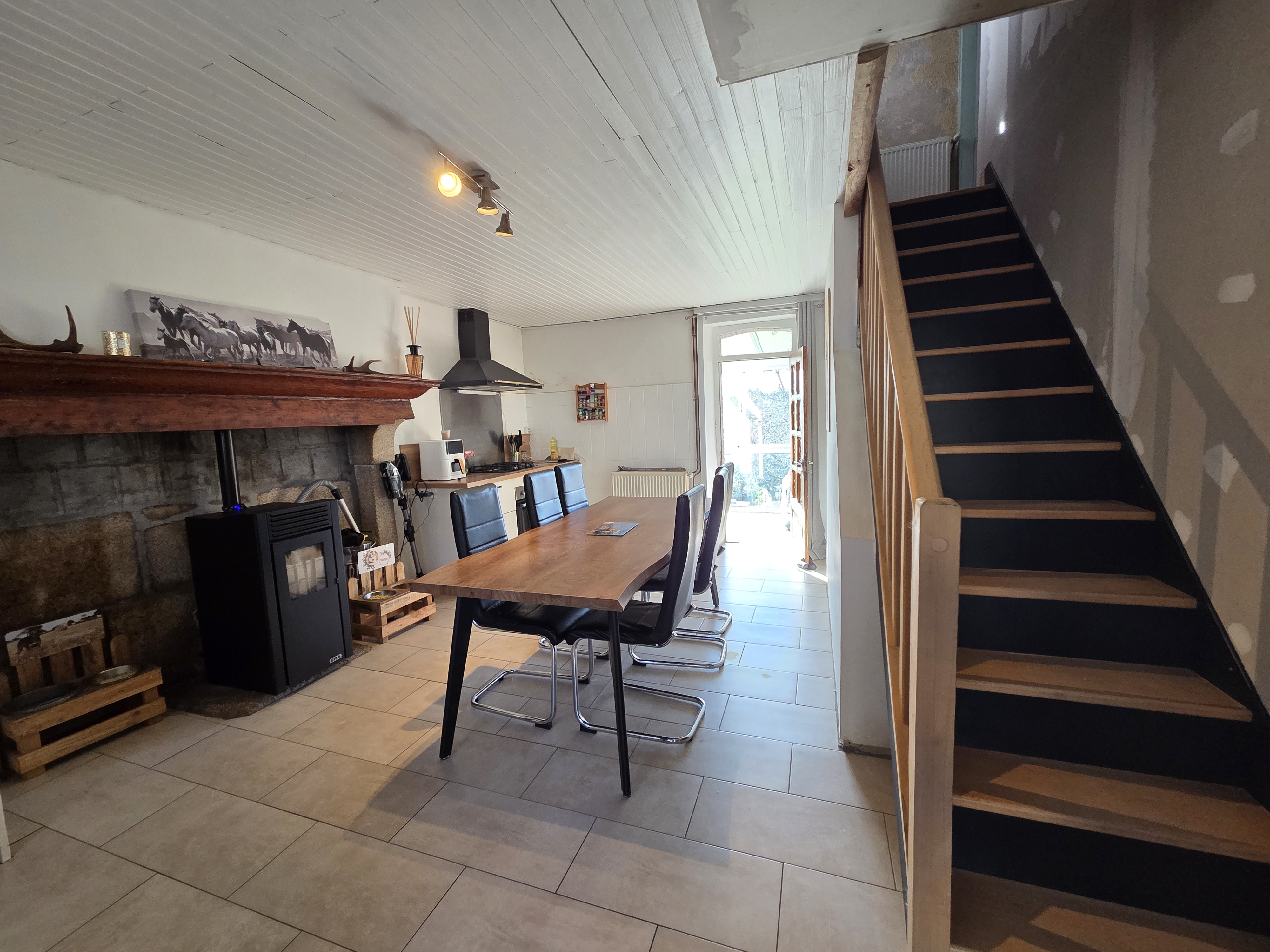 Photo 2 - Maison avec grange attenante et terrains 12126 m2