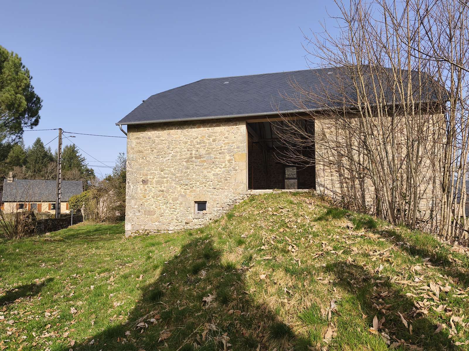 Photo 20 - CHARMANTE MAISON DE MAÎTRE DE 1803 – PIERRE ET ARDOISES – CŒUR DE VILLAGE CORRÉZIEN