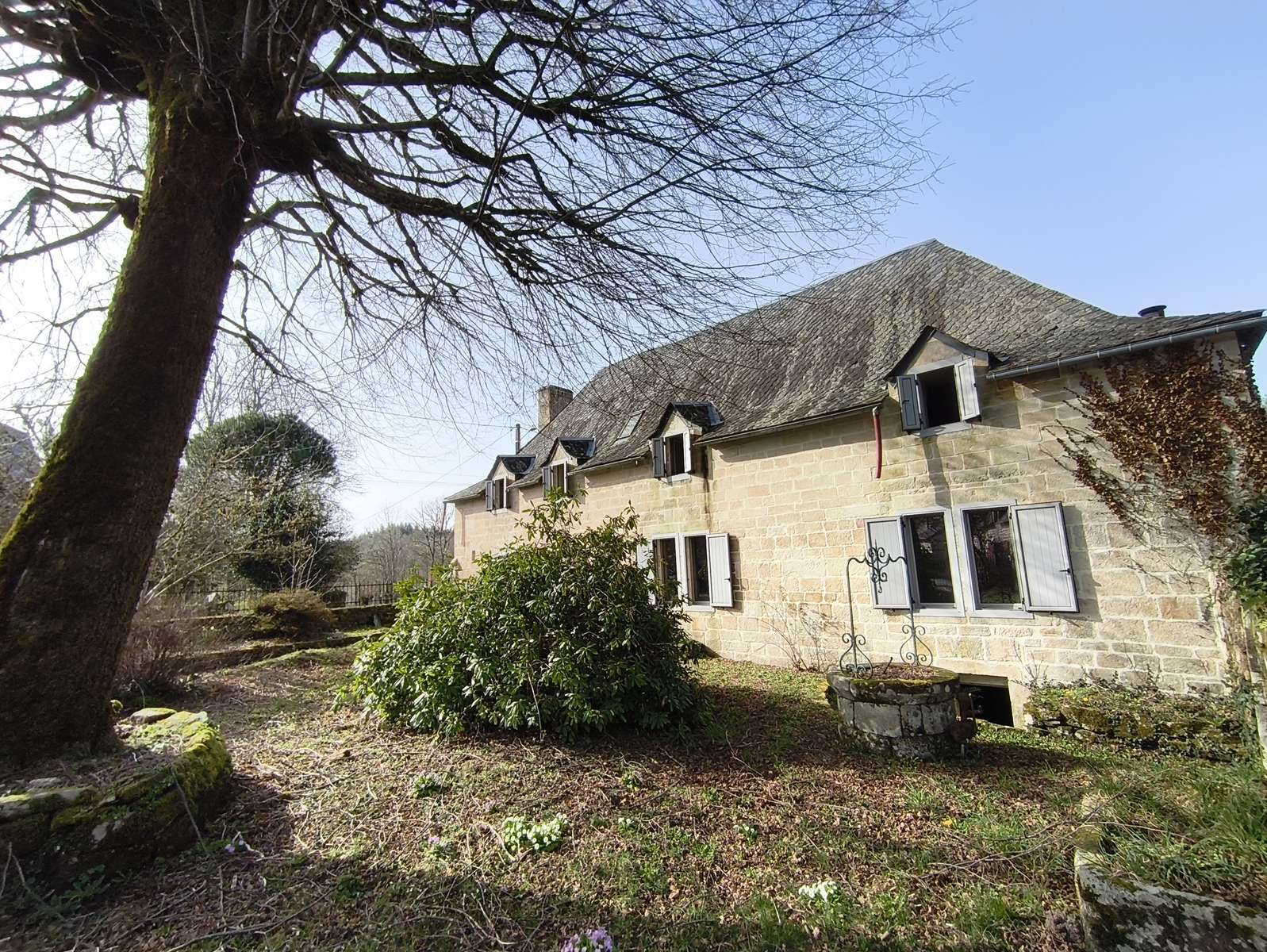 Photo 24 - CHARMANTE MAISON DE MAÎTRE DE 1803 – PIERRE ET ARDOISES – CŒUR DE VILLAGE CORRÉZIEN