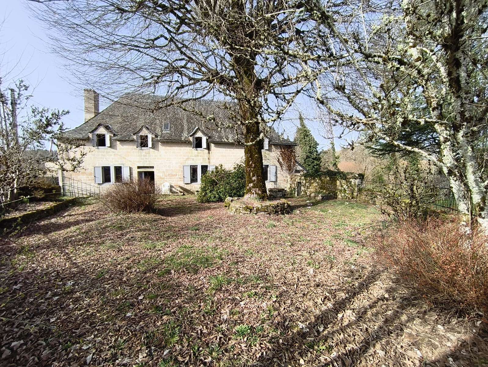 Photo 25 - CHARMANTE MAISON DE MAÎTRE DE 1803 – PIERRE ET ARDOISES – CŒUR DE VILLAGE CORRÉZIEN