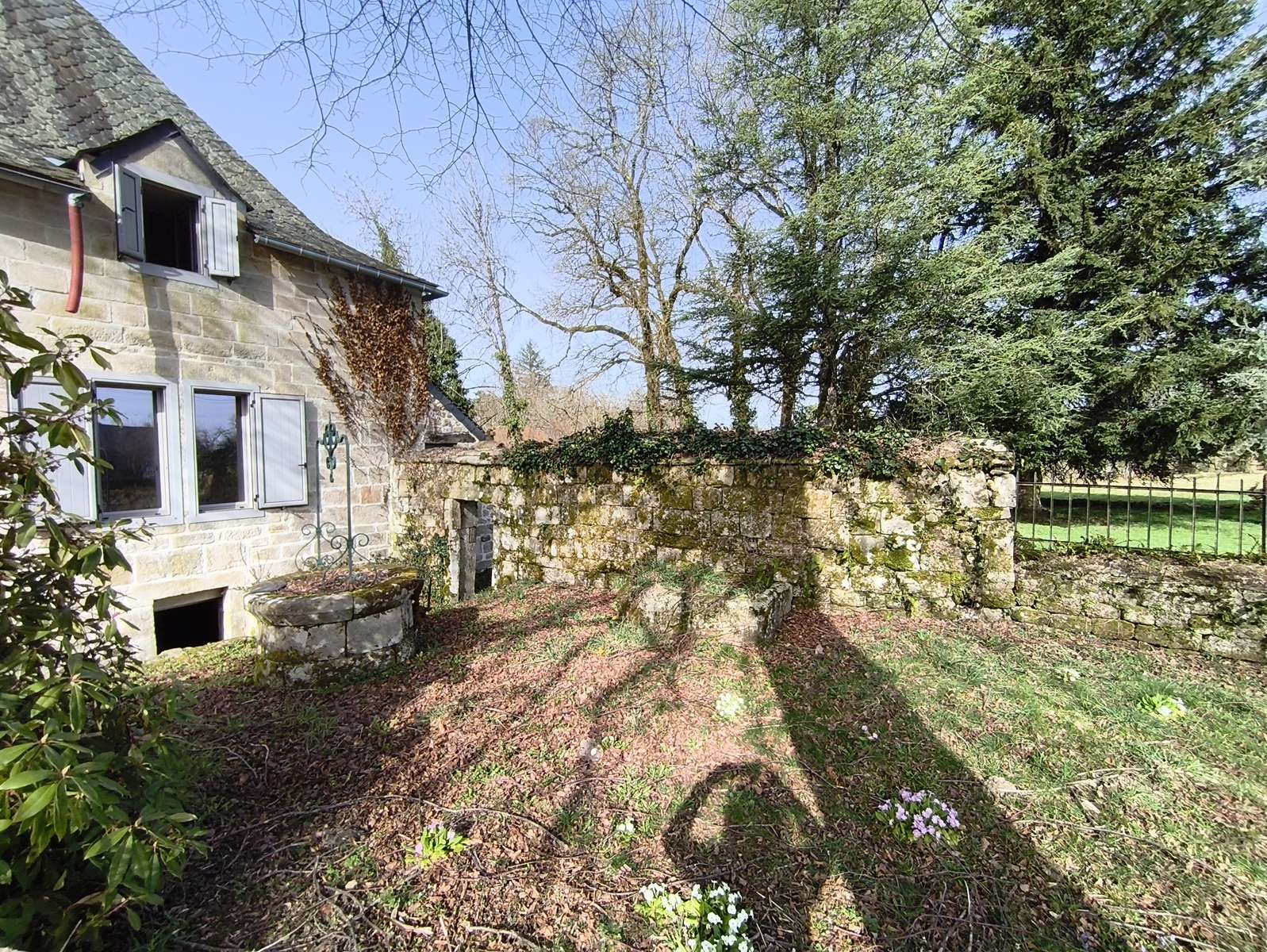 Photo 26 - CHARMANTE MAISON DE MAÎTRE DE 1803 – PIERRE ET ARDOISES – CŒUR DE VILLAGE CORRÉZIEN