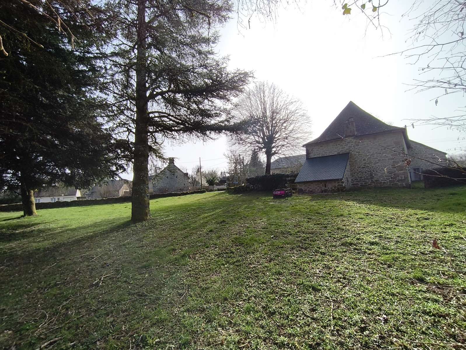 Photo 31 - CHARMANTE MAISON DE MAÎTRE DE 1803 – PIERRE ET ARDOISES – CŒUR DE VILLAGE CORRÉZIEN