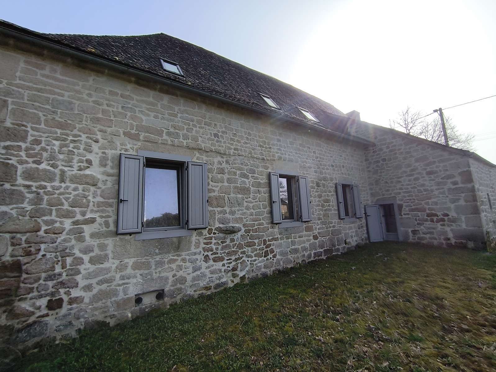 Photo 27 - CHARMANTE MAISON DE MAÎTRE DE 1803 – PIERRE ET ARDOISES – CŒUR DE VILLAGE CORRÉZIEN