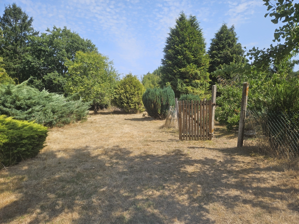 Maison de village d'environ 108 m2 avec Grange attenantes et Dépendances sur Jardin de 2025 m2 à ... - Photo 2