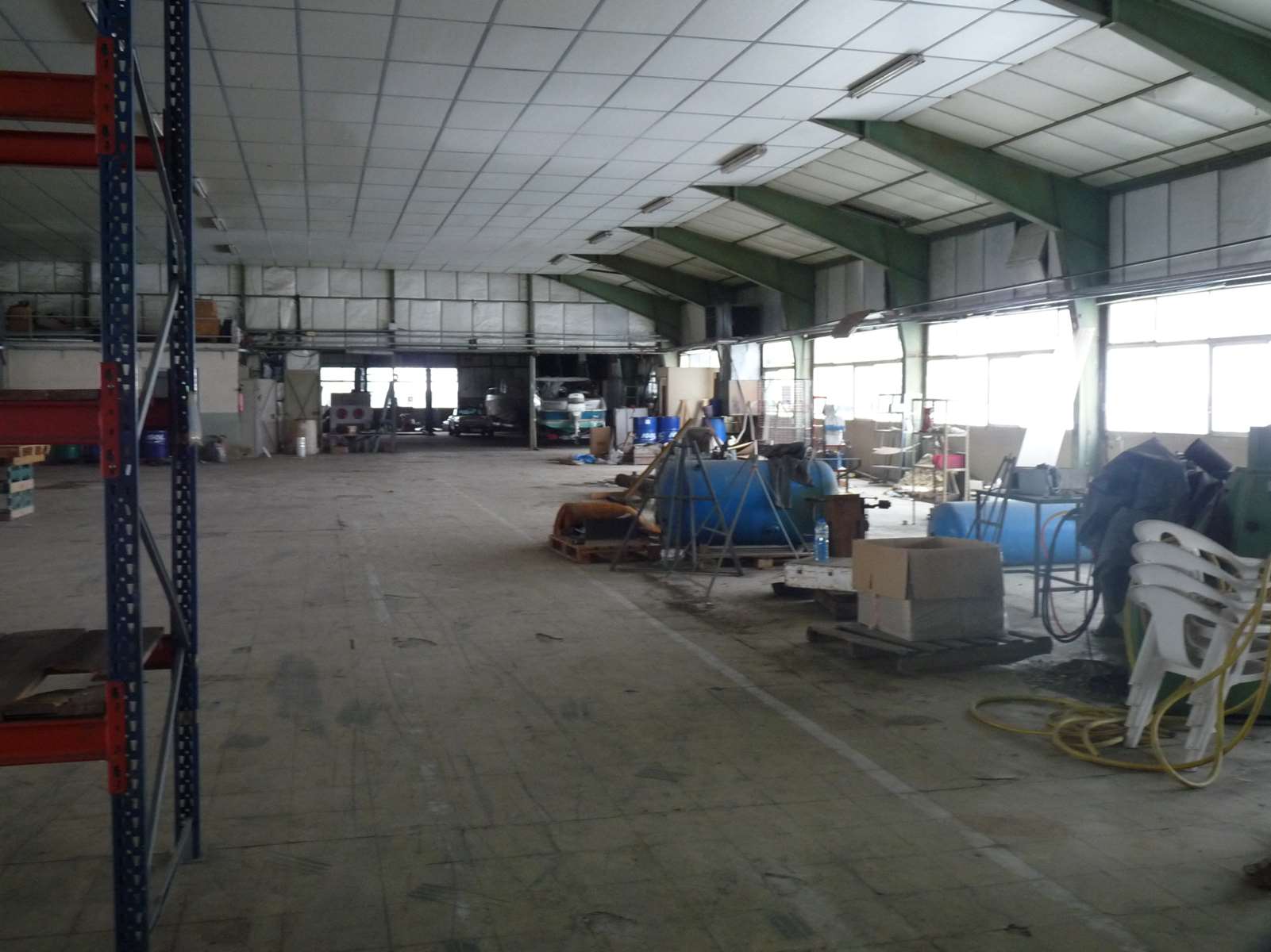 Photo 14 - BATIMENT COMMERCIAL D&rsquo;ENVIRON 2500 M² SURFACE DE VENTE, BUREAUX, SALLE DE REUNIONS, 11000 M² DE TERRAINS 19300