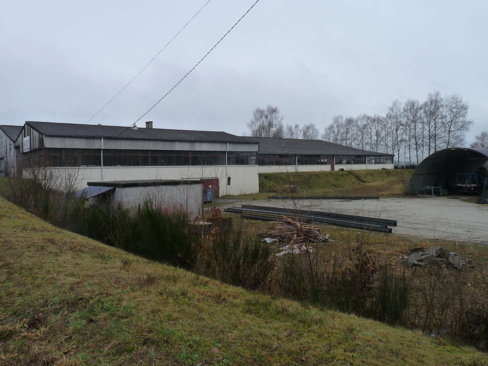 Photo 18 - BATIMENT COMMERCIAL D&rsquo;ENVIRON 2500 M² SURFACE DE VENTE, BUREAUX, SALLE DE REUNIONS, 11000 M² DE TERRAINS 19300