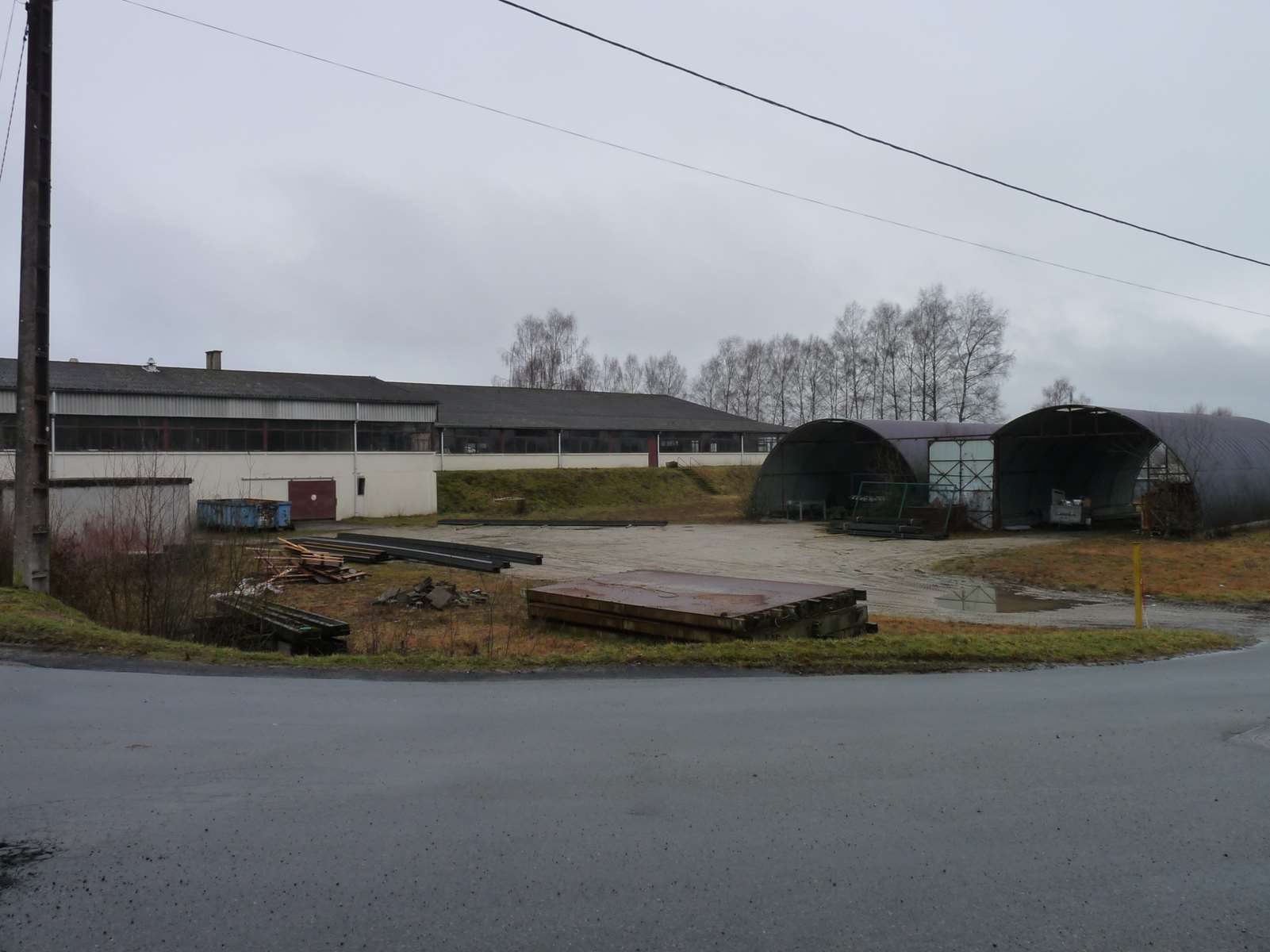 Photo 19 - BATIMENT COMMERCIAL D&rsquo;ENVIRON 2500 M² SURFACE DE VENTE, BUREAUX, SALLE DE REUNIONS, 11000 M² DE TERRAINS 19300
