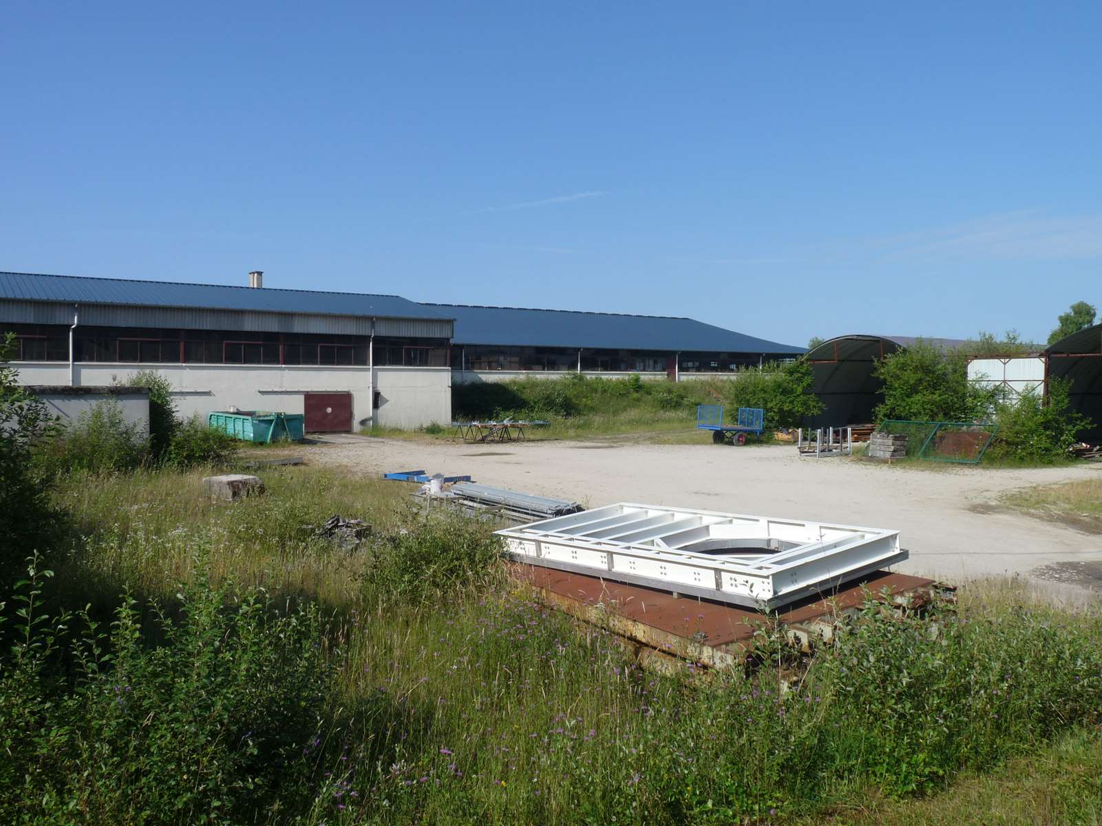 Photo 21 - BATIMENT COMMERCIAL D&rsquo;ENVIRON 2500 M² SURFACE DE VENTE, BUREAUX, SALLE DE REUNIONS, 11000 M² DE TERRAINS 19300