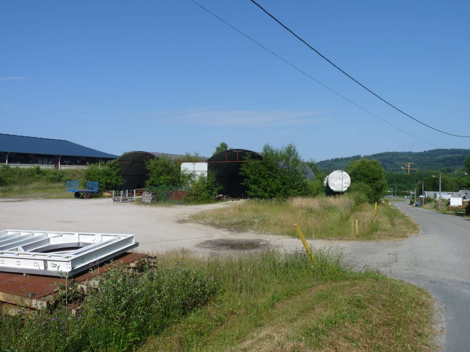 Photo 22 - BATIMENT COMMERCIAL D&rsquo;ENVIRON 2500 M² SURFACE DE VENTE, BUREAUX, SALLE DE REUNIONS, 11000 M² DE TERRAINS 19300