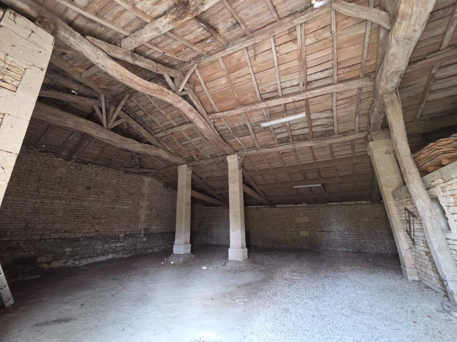 Photo 10 - Corps de ferme à rafraichir