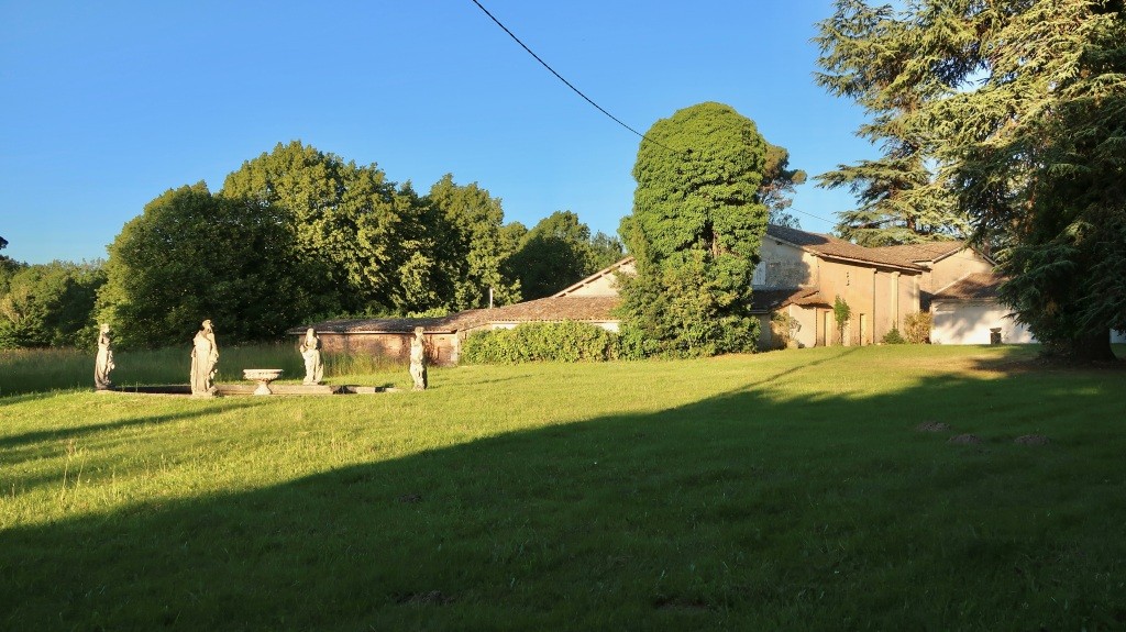 Propriété avec maison bourgeoise et dépendances sur terrain de plus de 10 hectares - Photo 3