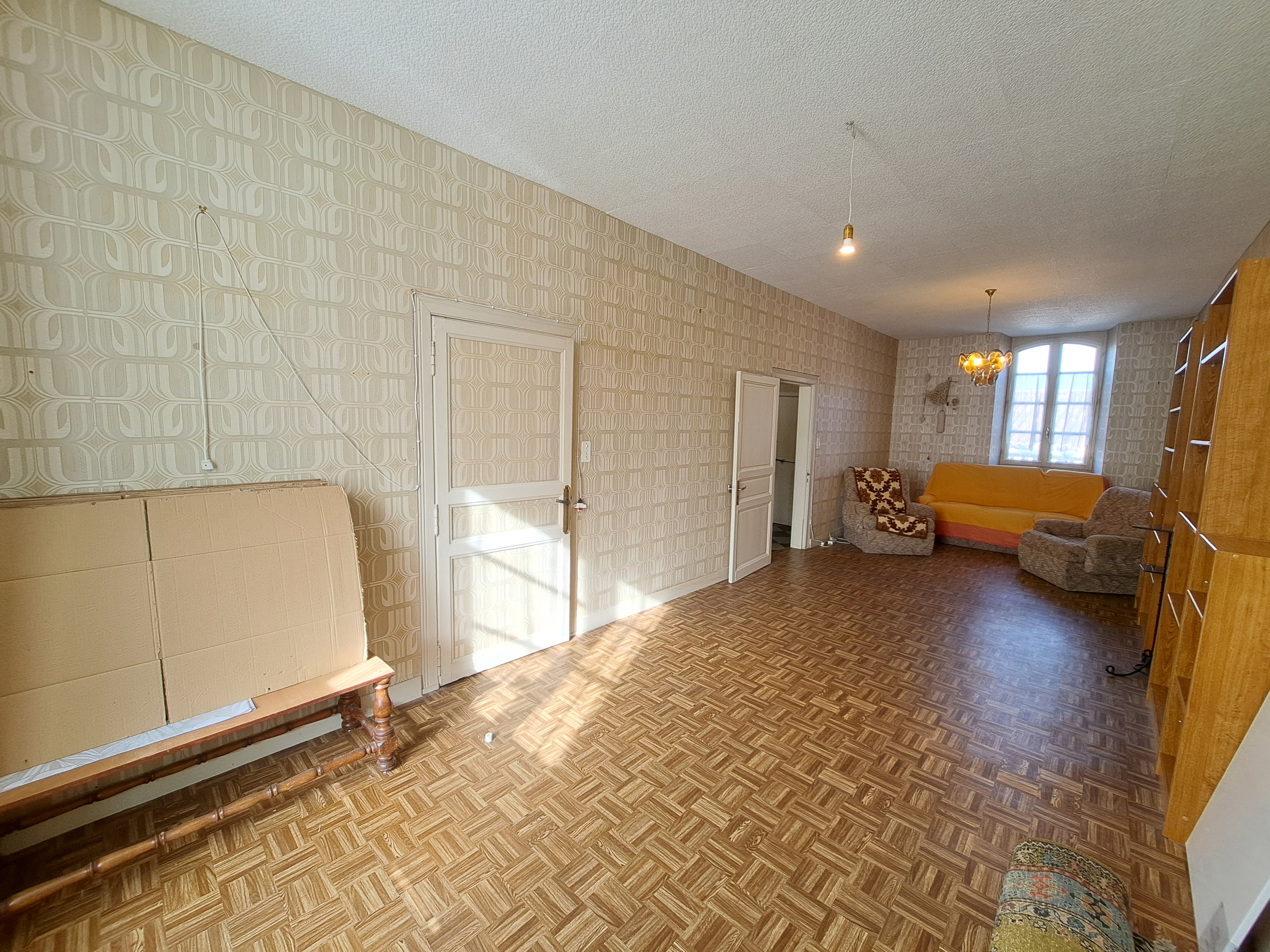 Photo 3 - Maison en pierre avec caves, grenier, courette et jardin clos – 172 m² – 5 pièces