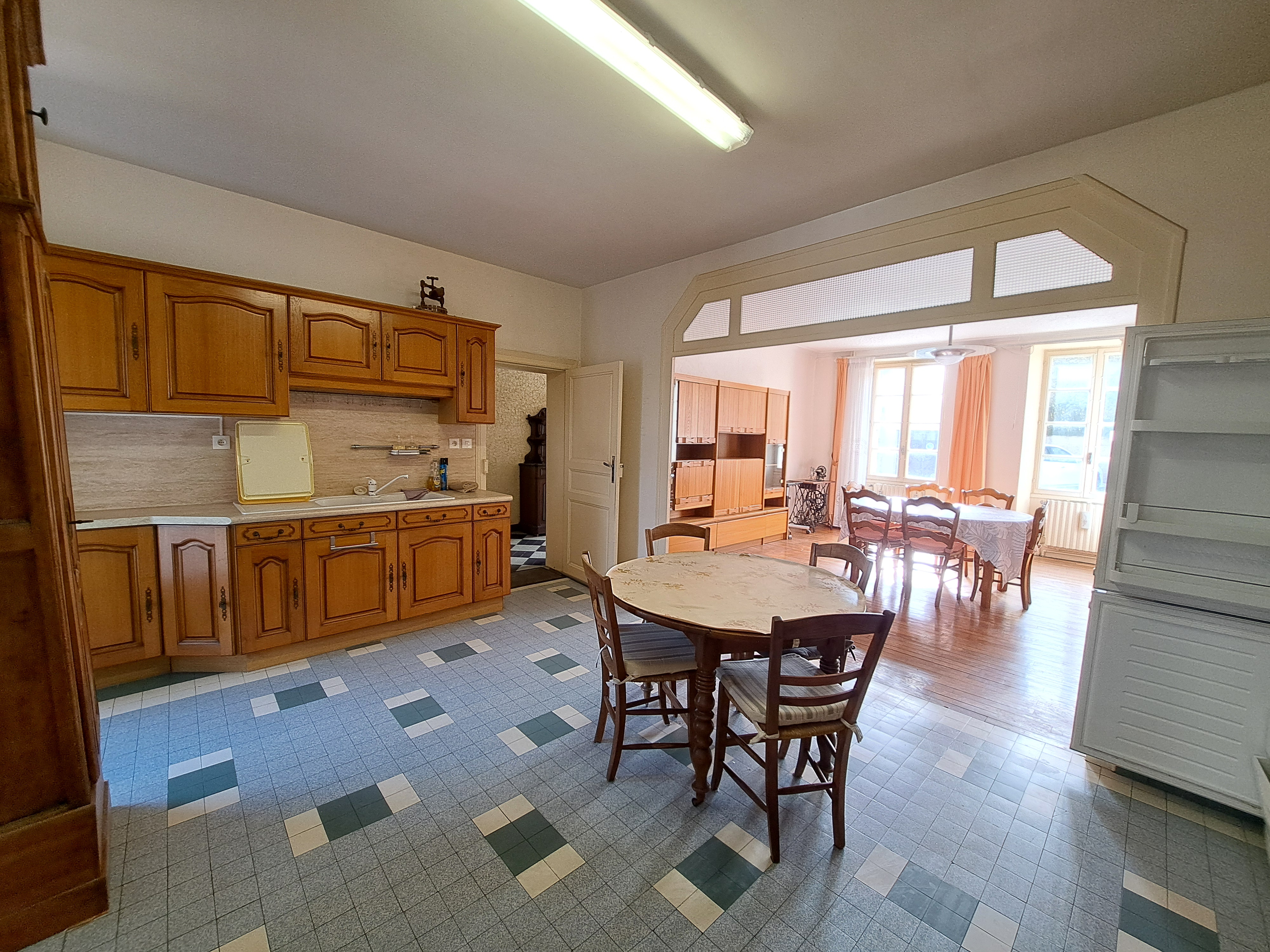Photo 4 - Maison en pierre avec caves, grenier, courette et jardin clos – 172 m² – 5 pièces